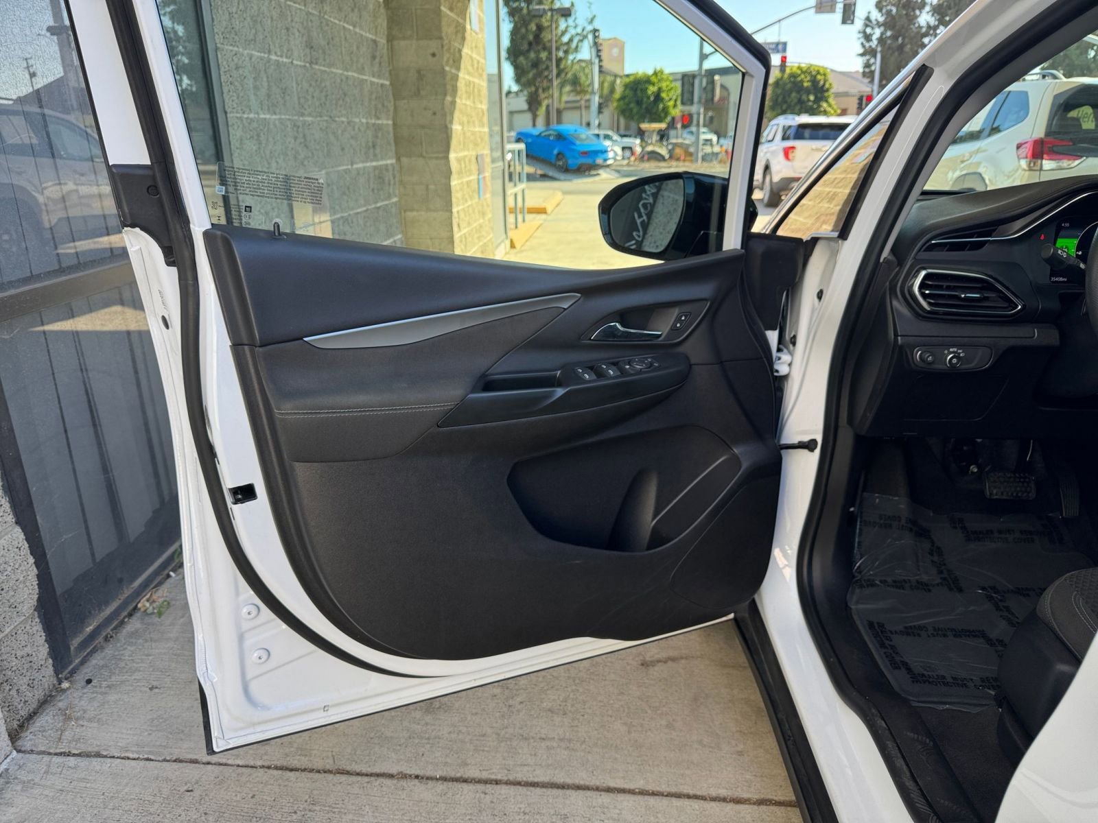 Thumbnail: 2023 Chevrolet Bolt EV - 23