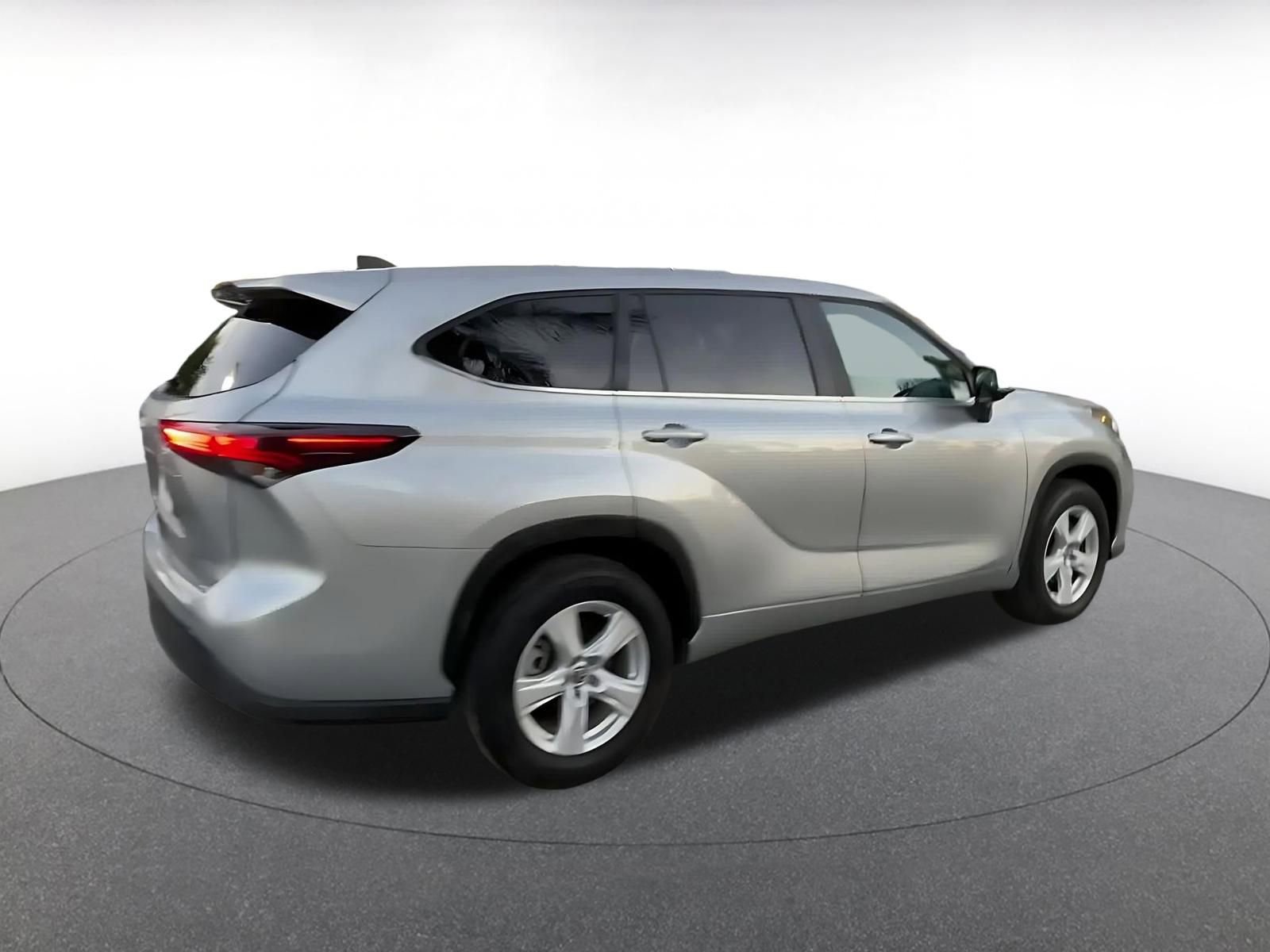 Thumbnail: 2025 Toyota Highlander - 15