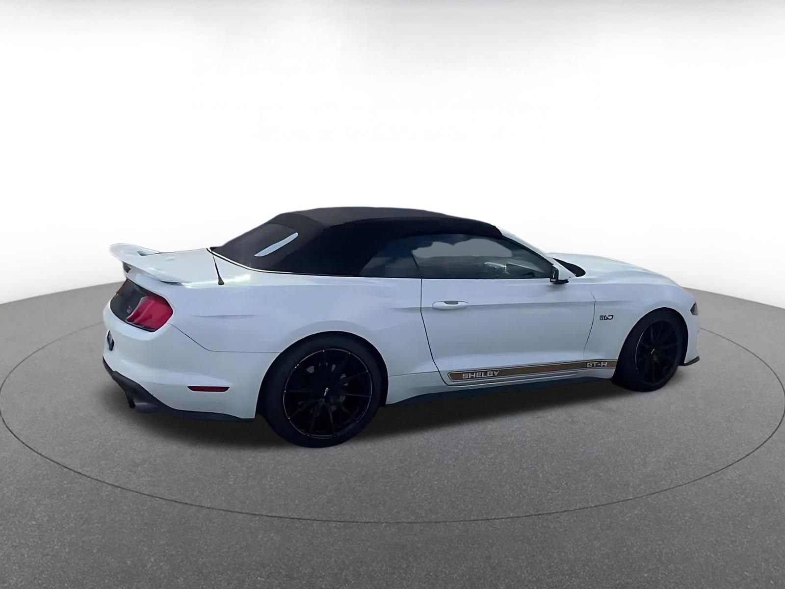 Thumbnail: 2022 Ford Mustang - 12