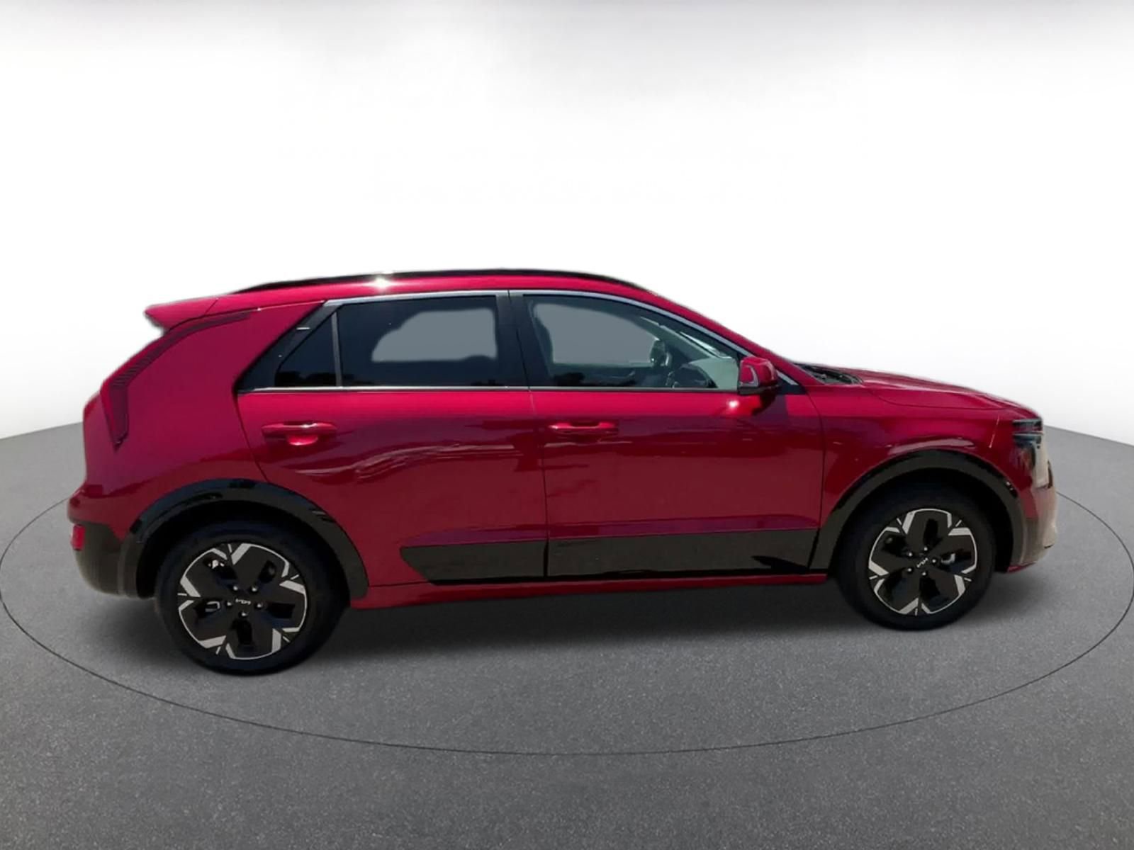 Thumbnail: 2023 Kia Niro - 16