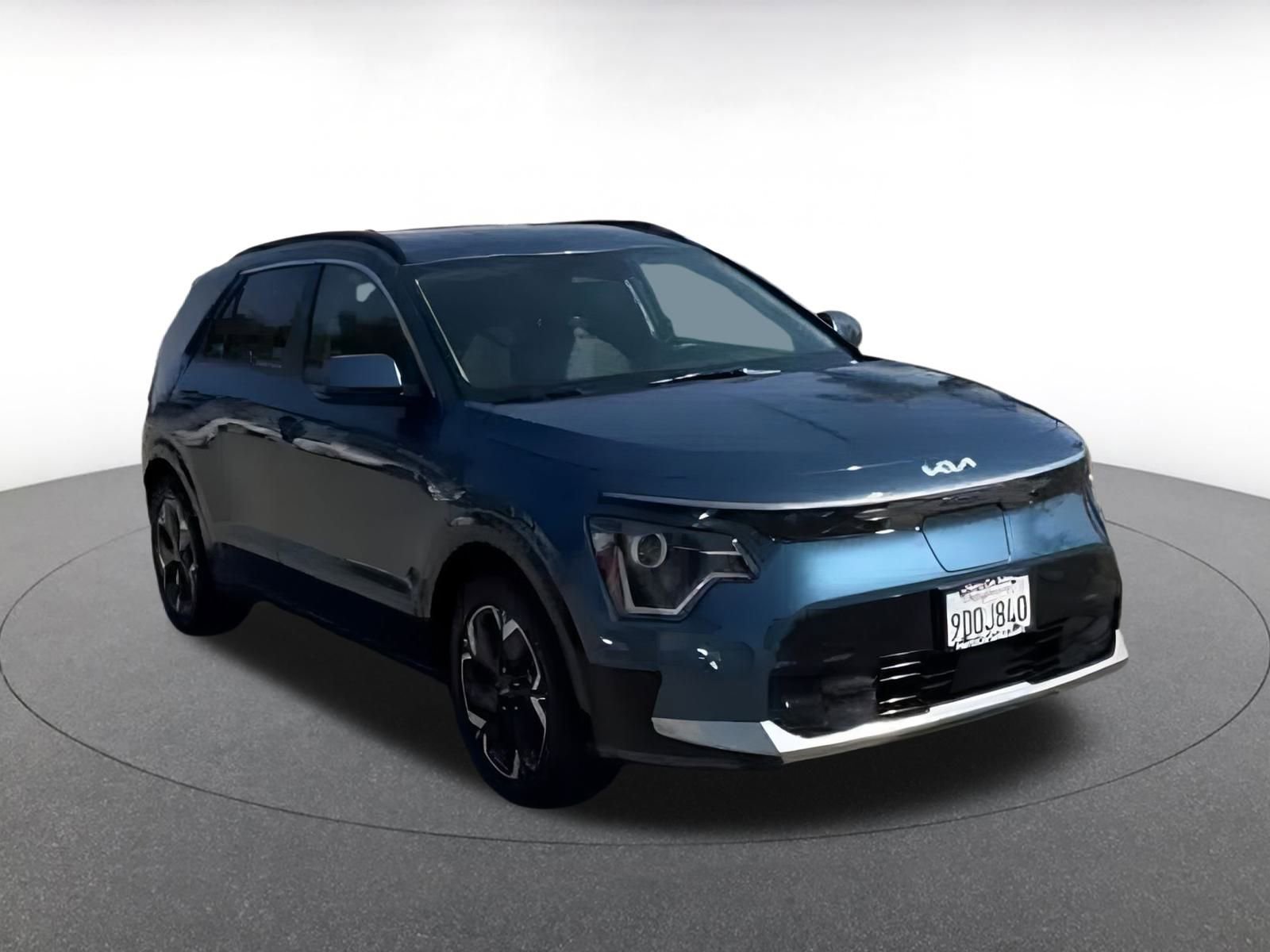 Thumbnail: 2023 Kia Niro - 3