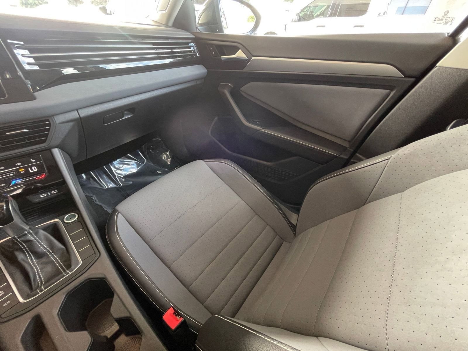 Thumbnail: 2025 Volkswagen Jetta - 35