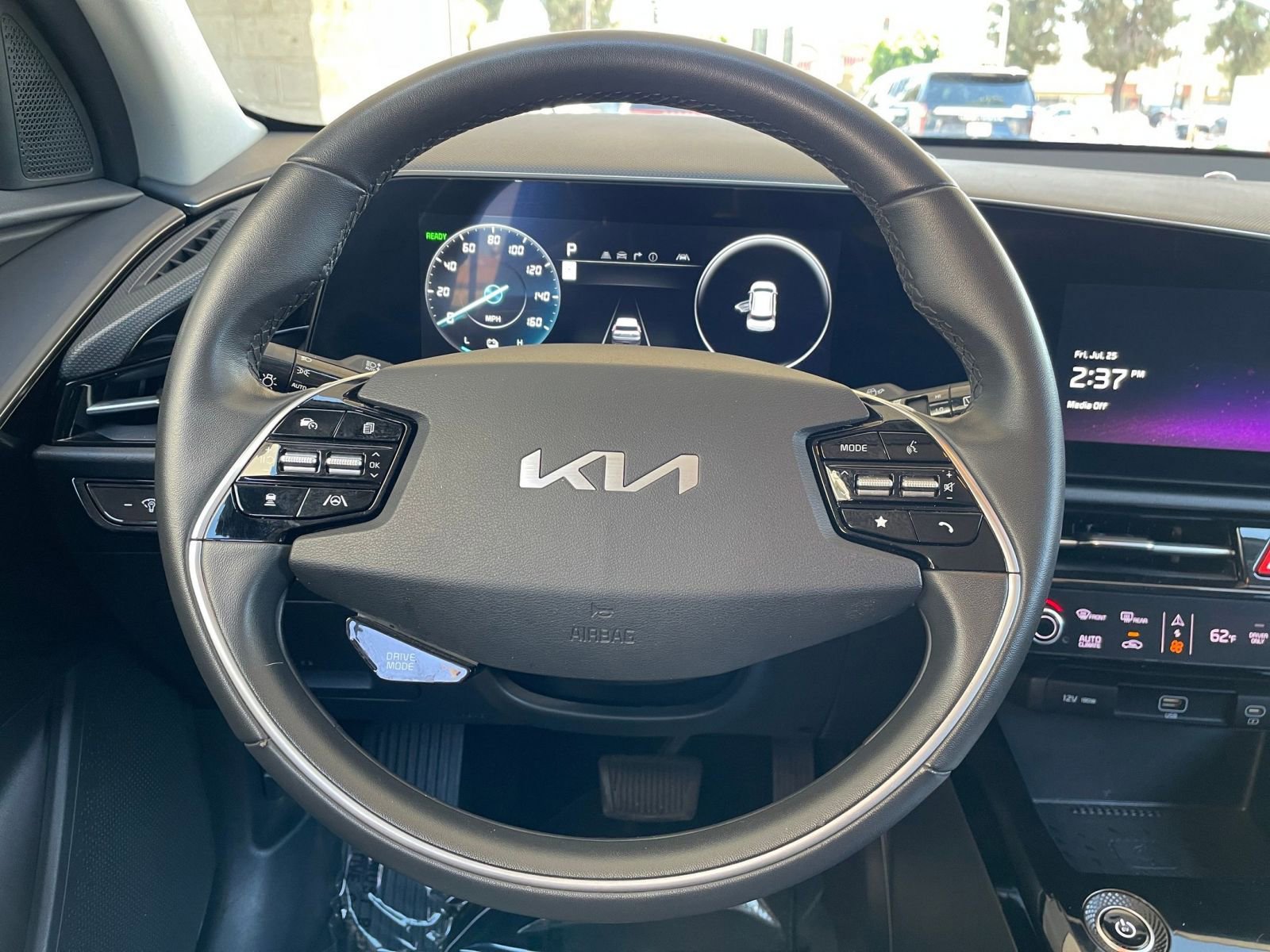 Thumbnail: 2023 Kia Niro - 31