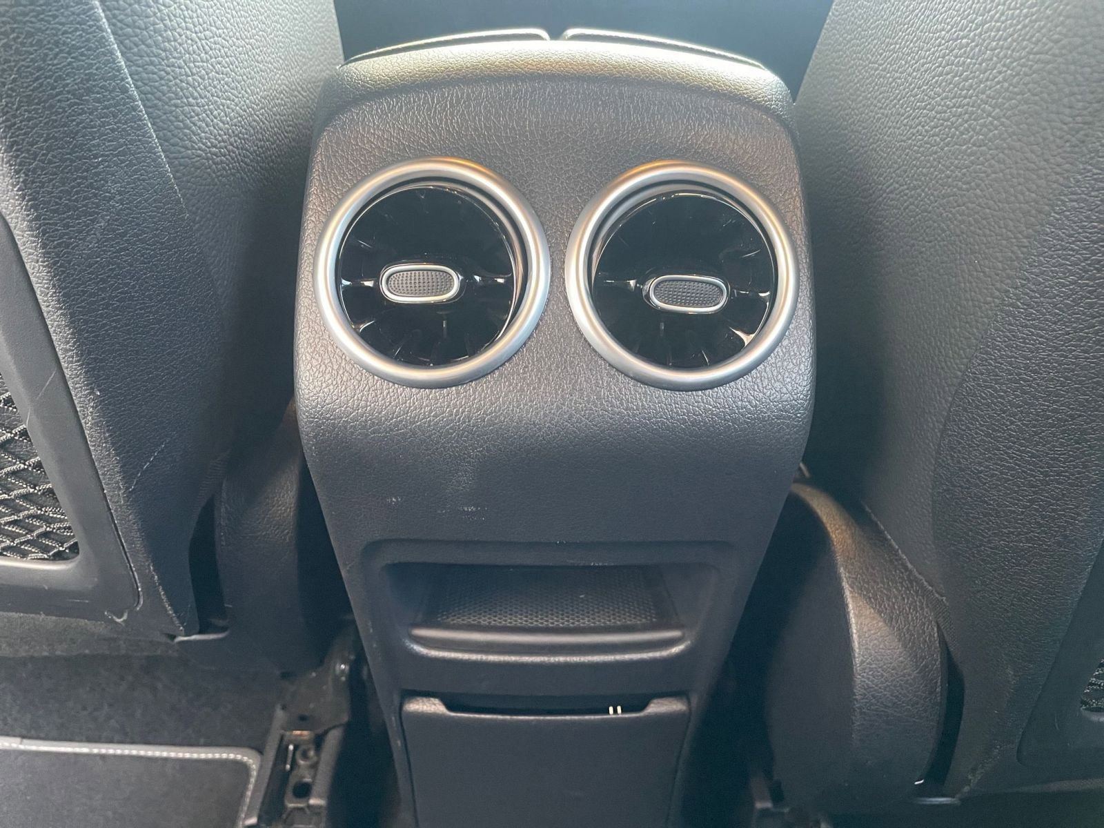 Thumbnail: 2024 Mercedes-Benz GLB - 24