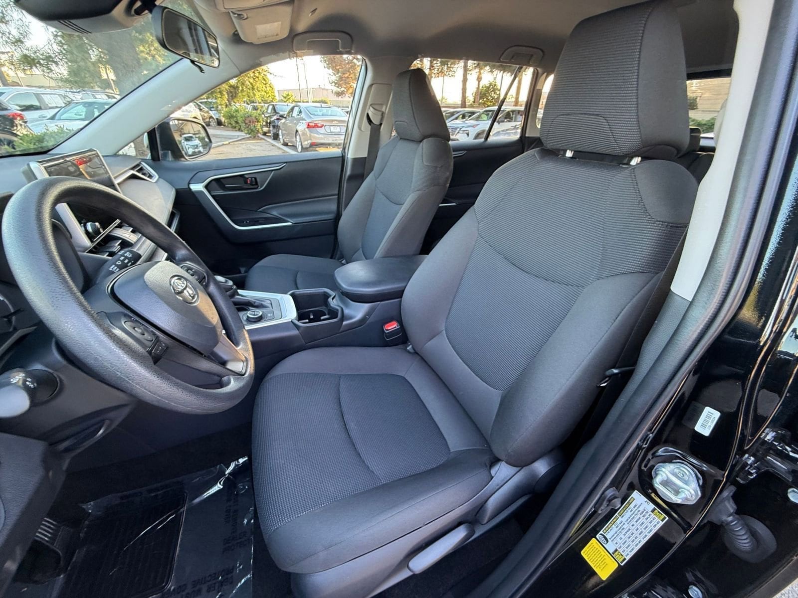 Thumbnail: 2025 Toyota RAV4 - 32