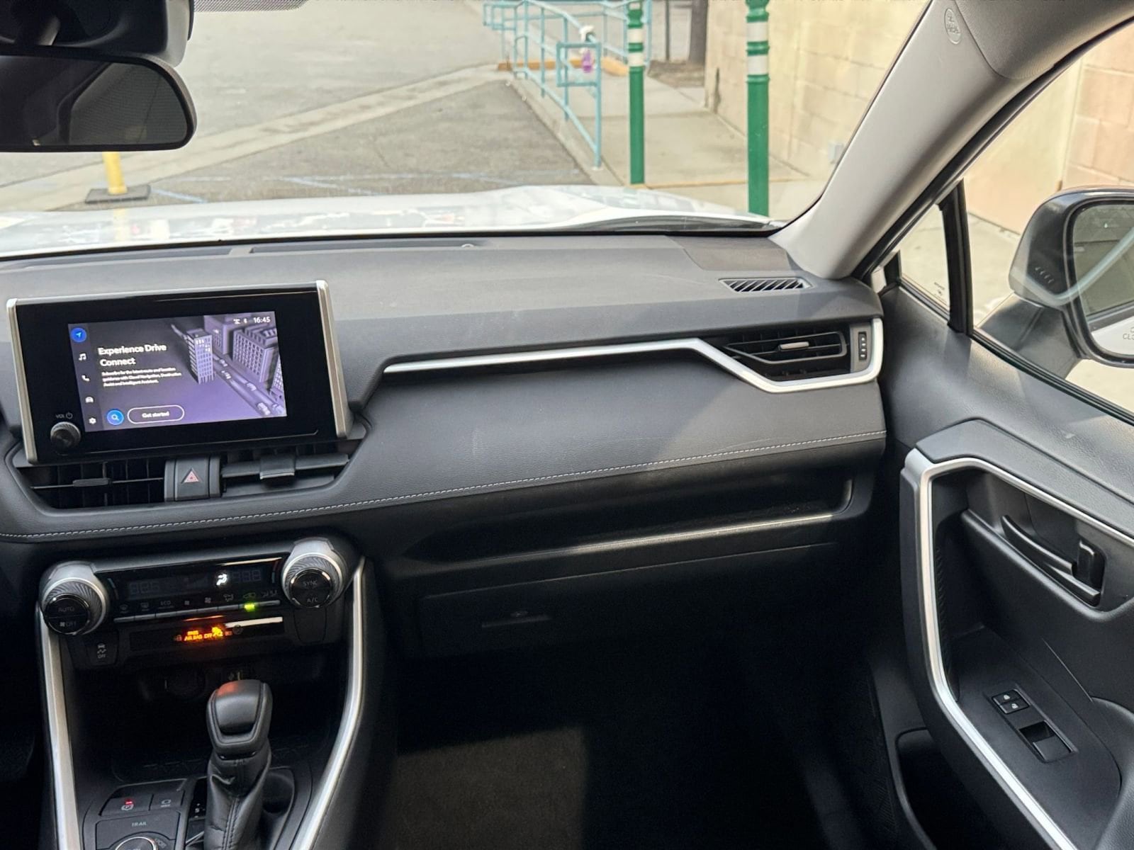 Thumbnail: 2025 Toyota RAV4 - 34