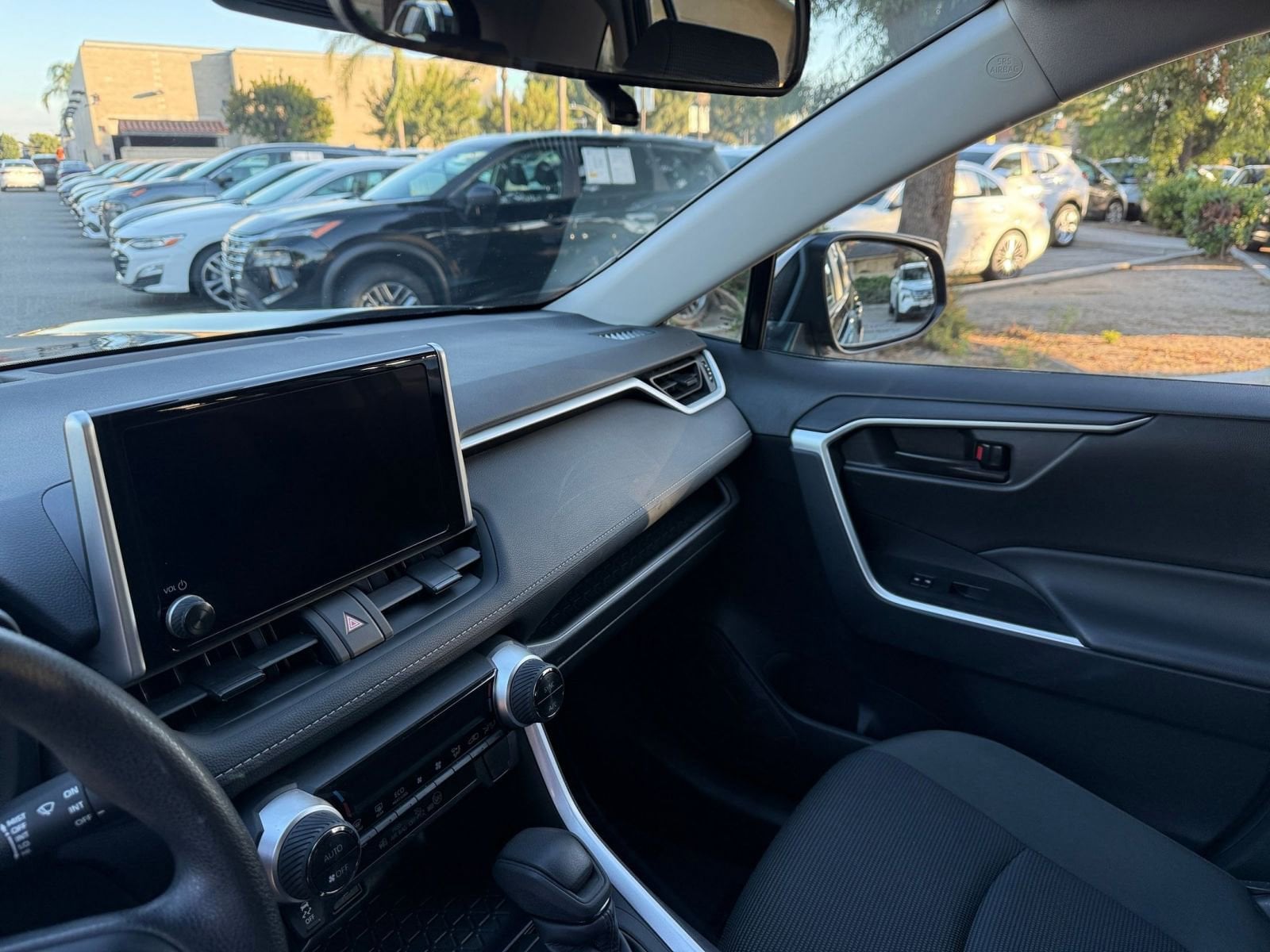 Thumbnail: 2025 Toyota RAV4 - 31