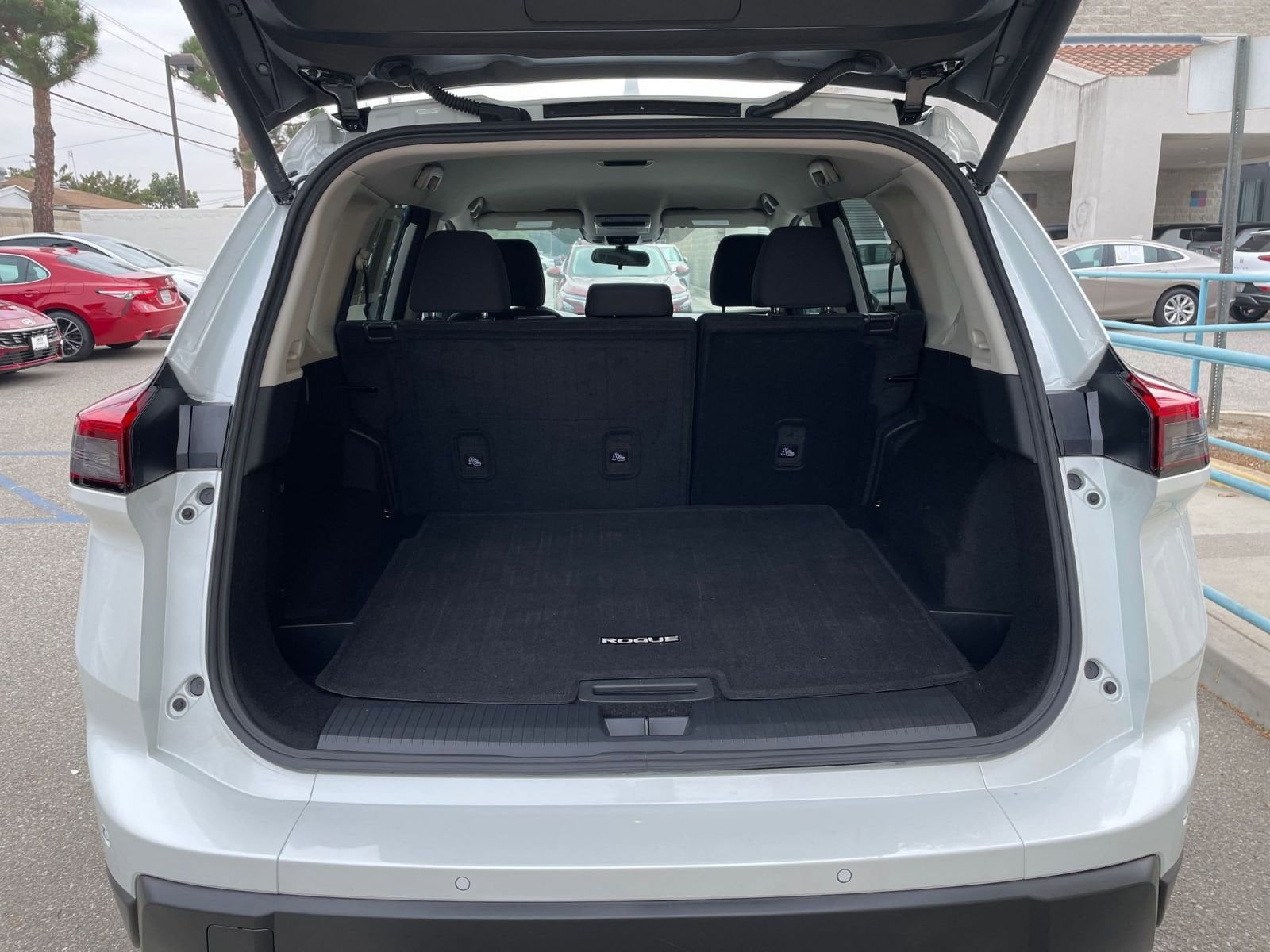 Thumbnail: 2025 Nissan Rogue - 31