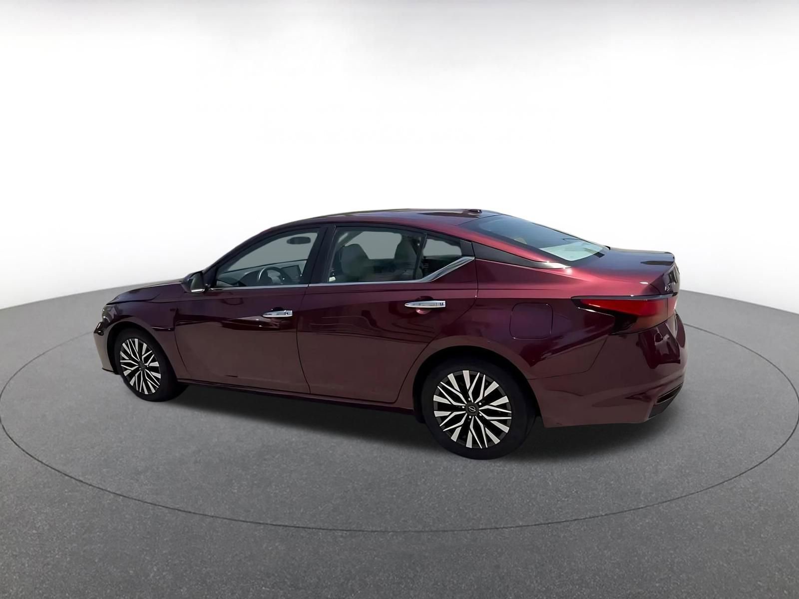 Thumbnail: 2025 Nissan Altima - 9