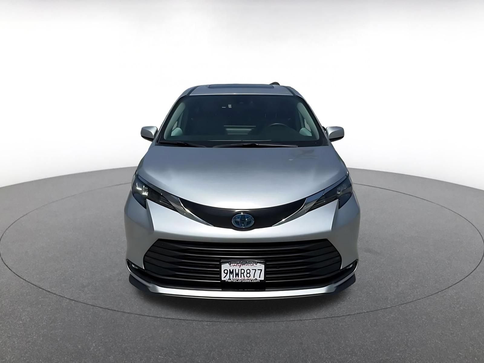 Thumbnail: 2025 Toyota Sienna - 4