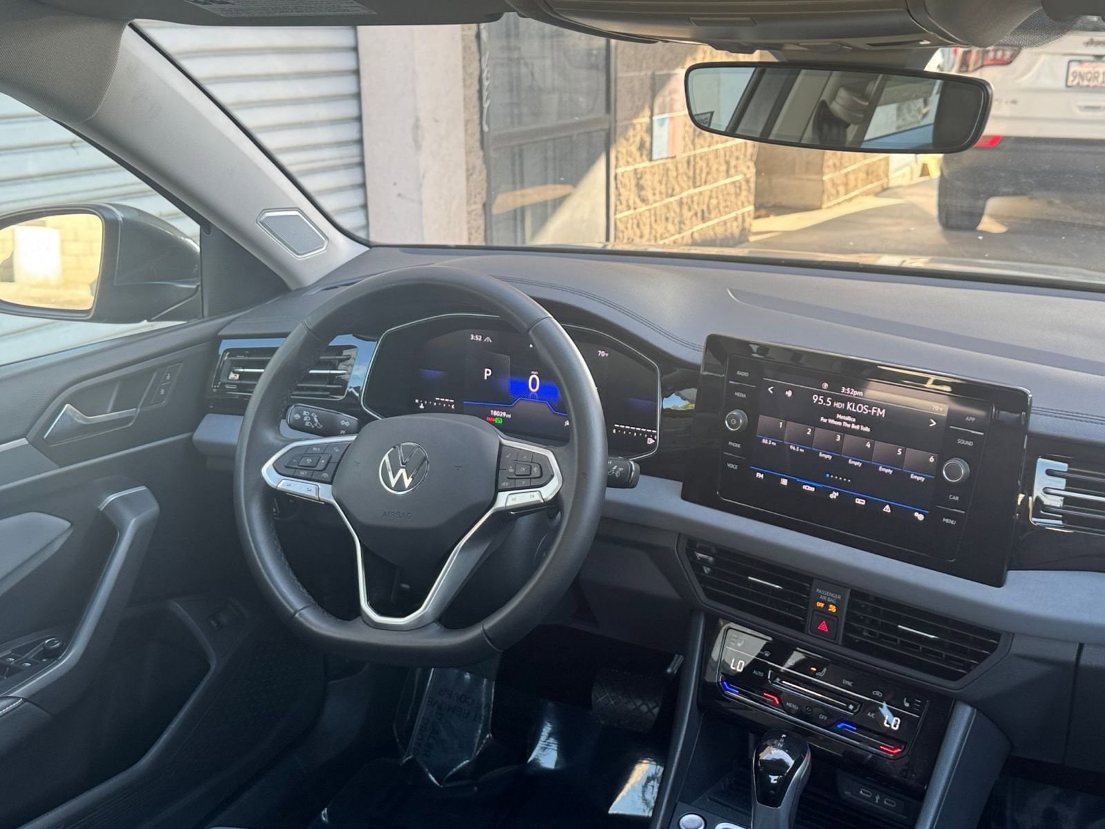 Thumbnail: 2025 Volkswagen Jetta - 33