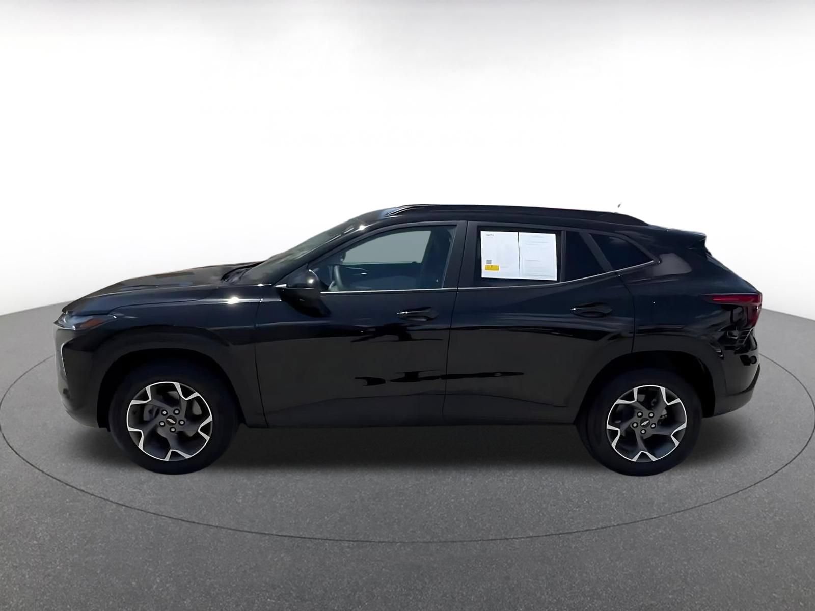 Thumbnail: 2025 Chevrolet Trax - 8