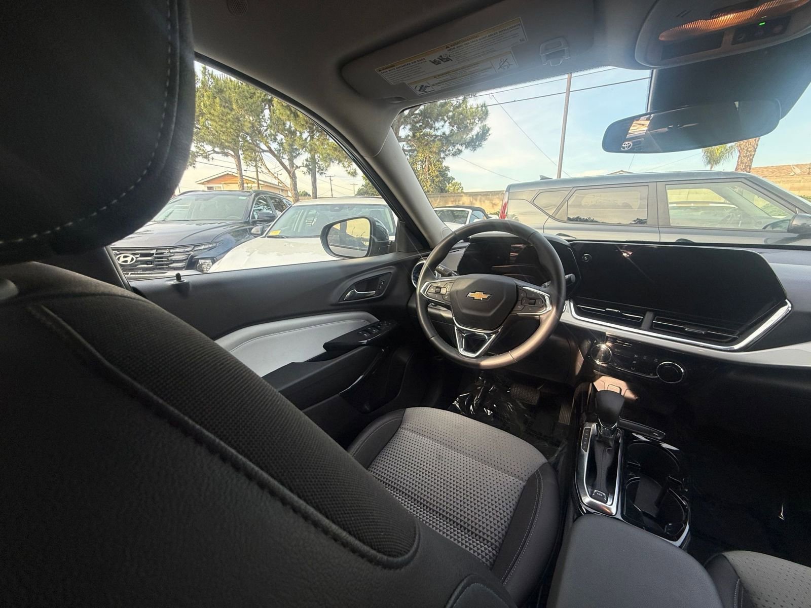 Thumbnail: 2025 Chevrolet Trax - 31