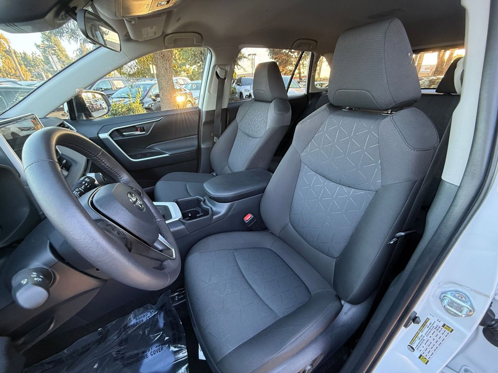 Thumbnail: 2025 Toyota RAV4 - 32