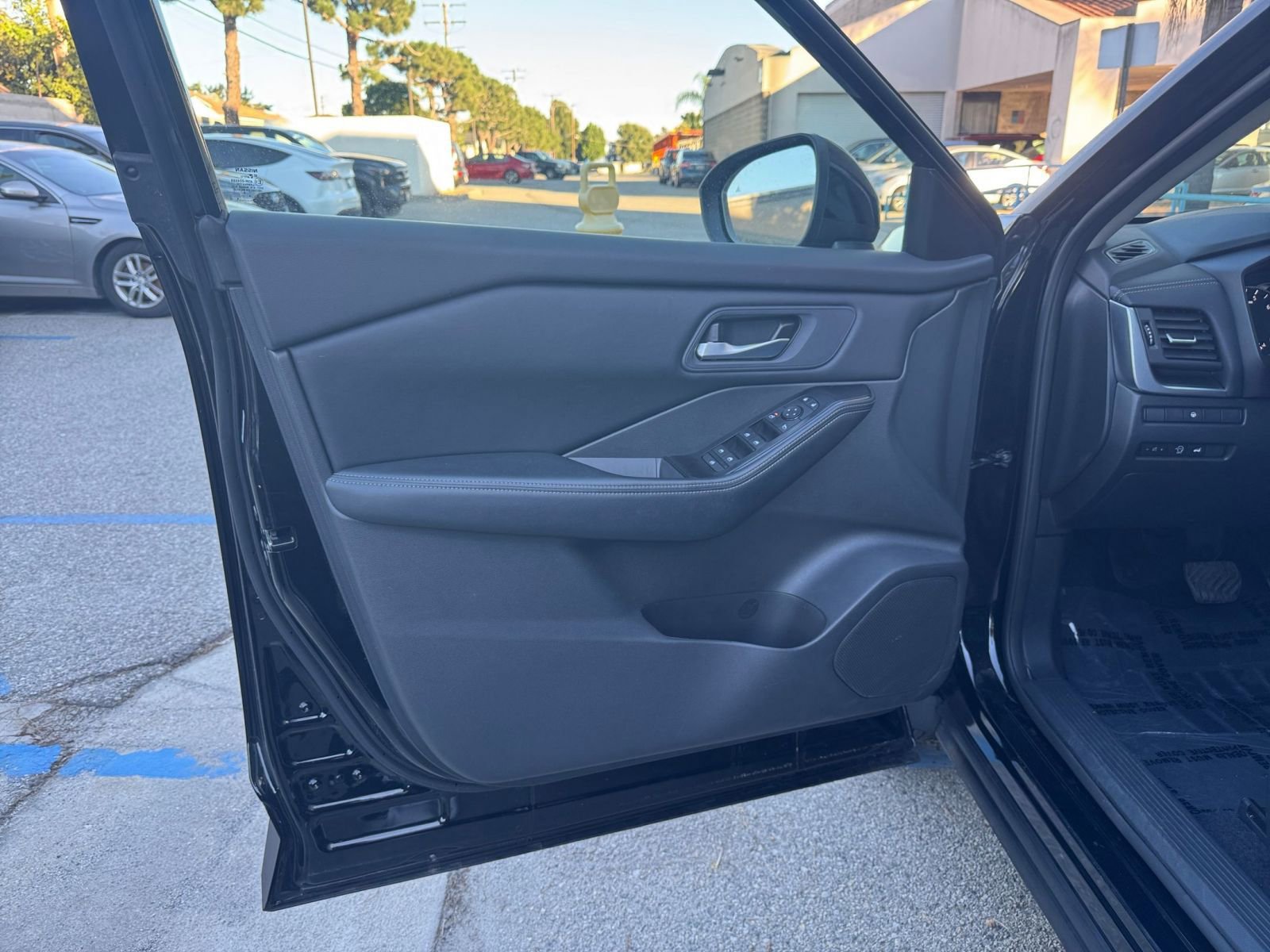 Thumbnail: 2025 Nissan Rogue - 18