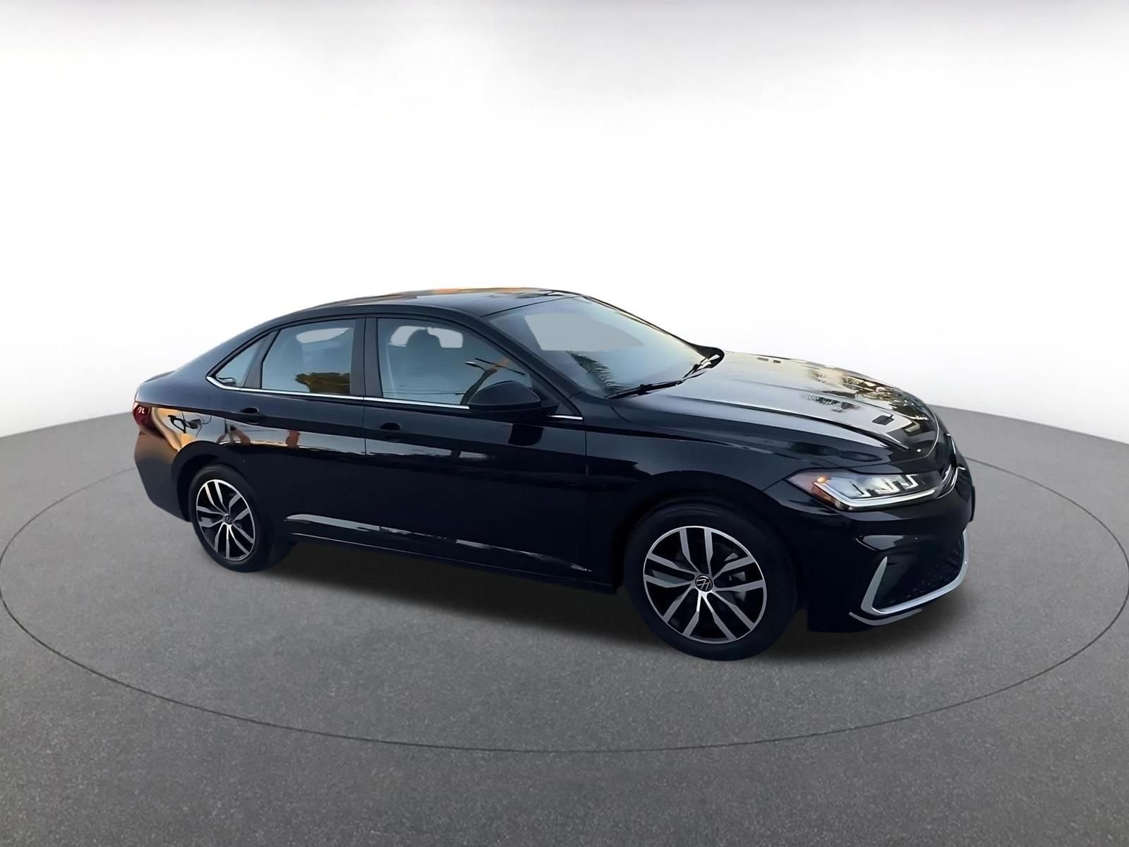 Thumbnail: 2025 Volkswagen Jetta - 2