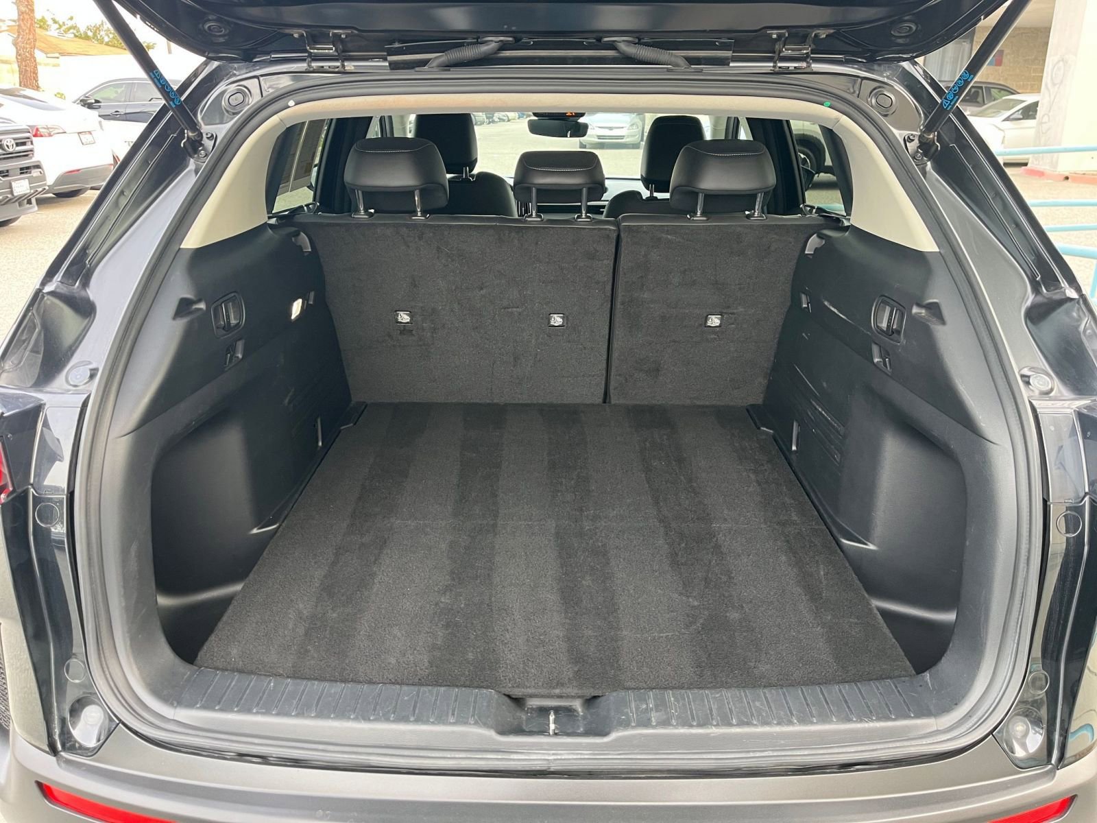 Thumbnail: 2025 Mazda CX-50 - 31