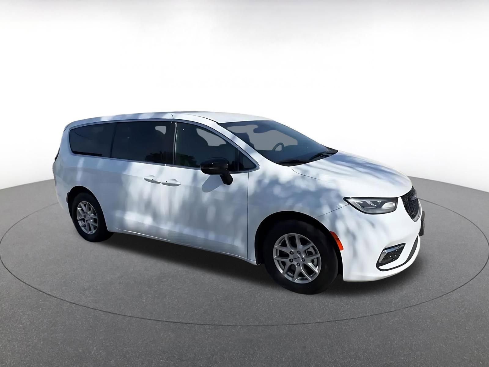 Thumbnail: 2025 Chrysler Pacifica - 2