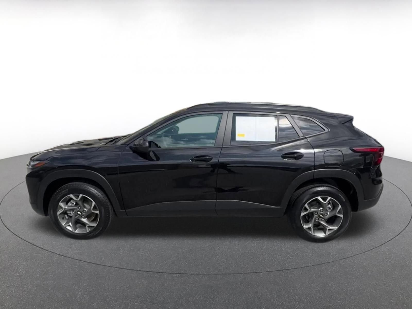 Thumbnail: 2025 Chevrolet Trax - 9