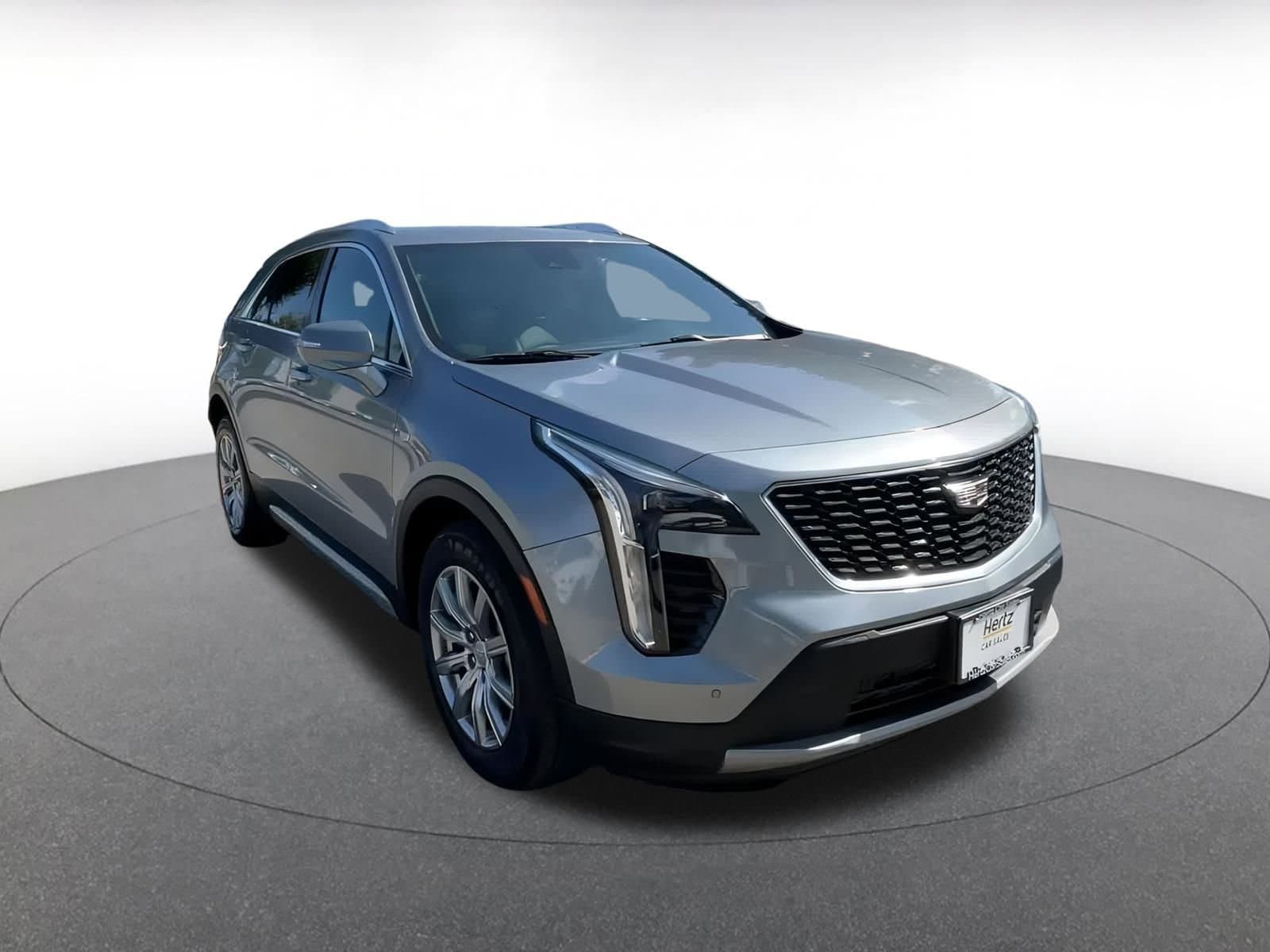 Thumbnail: 2023 Cadillac XT4 - 3