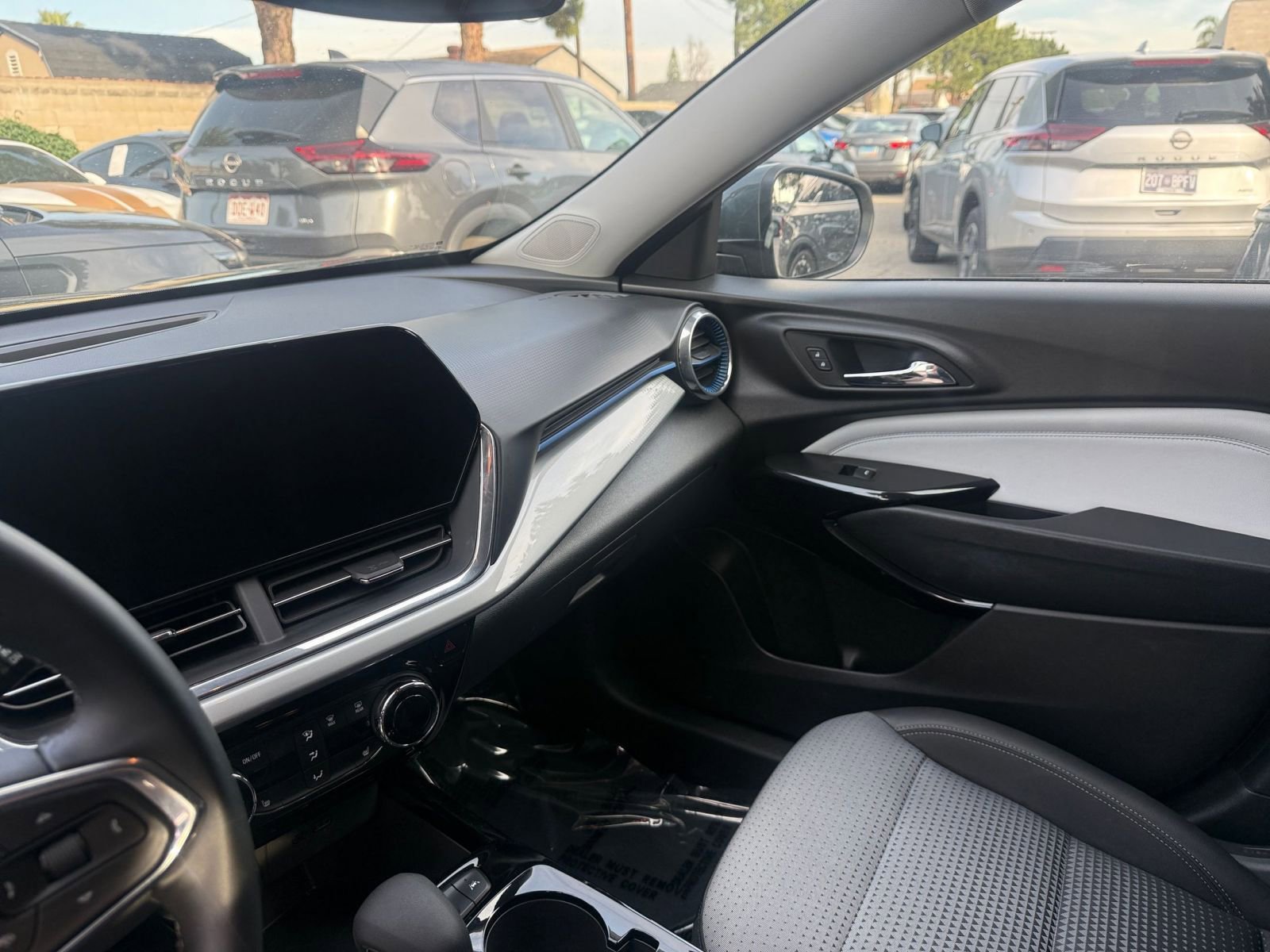 Thumbnail: 2025 Chevrolet Trax - 32