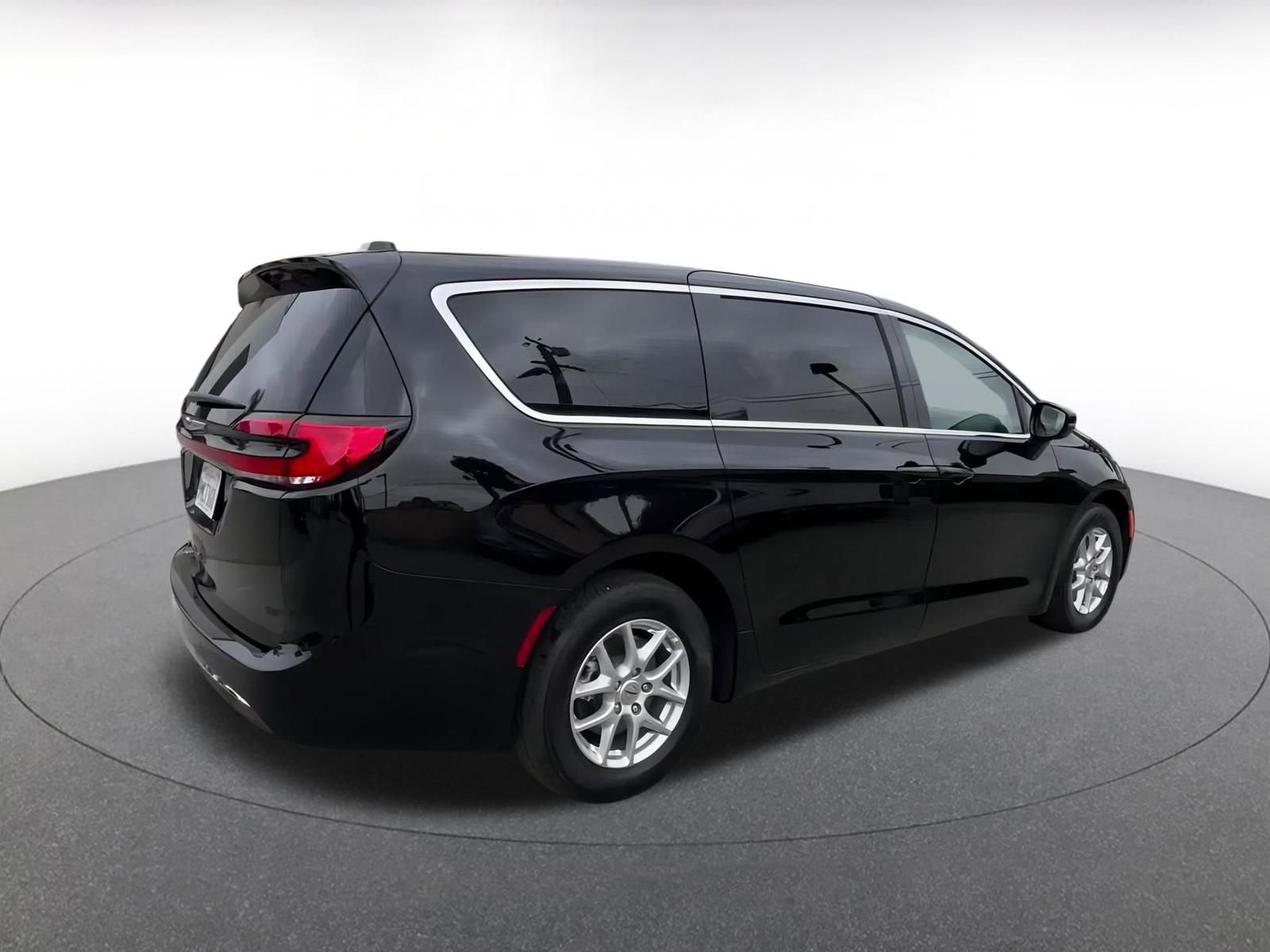 Thumbnail: 2024 Chrysler Pacifica - 15