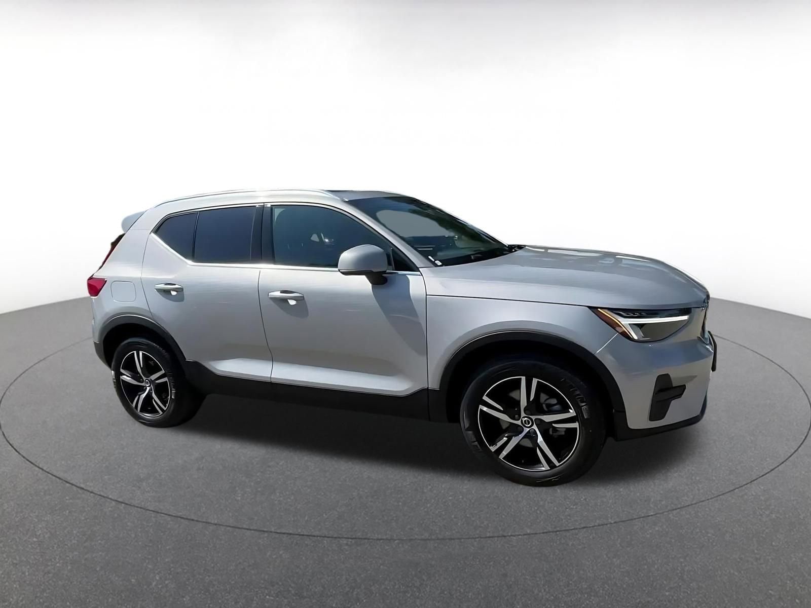 Thumbnail: 2024 Volvo XC40 - 2