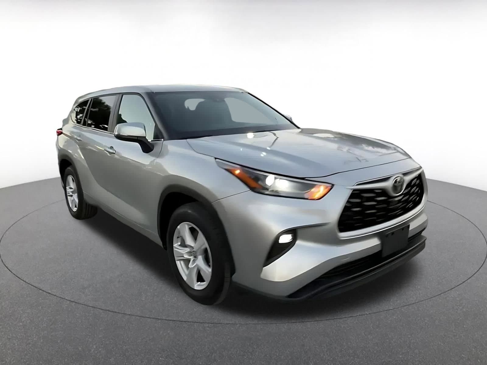 Thumbnail: 2025 Toyota Highlander - 3