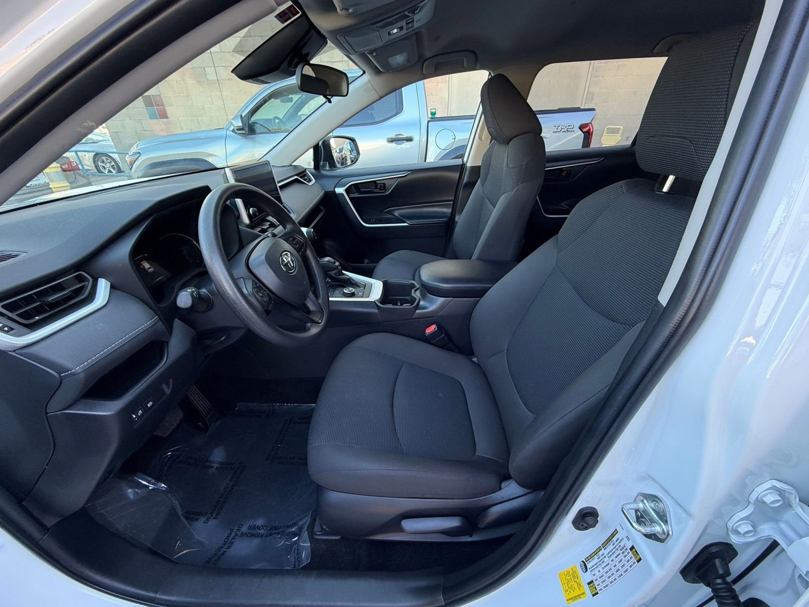 Thumbnail: 2025 Toyota RAV4 - 25