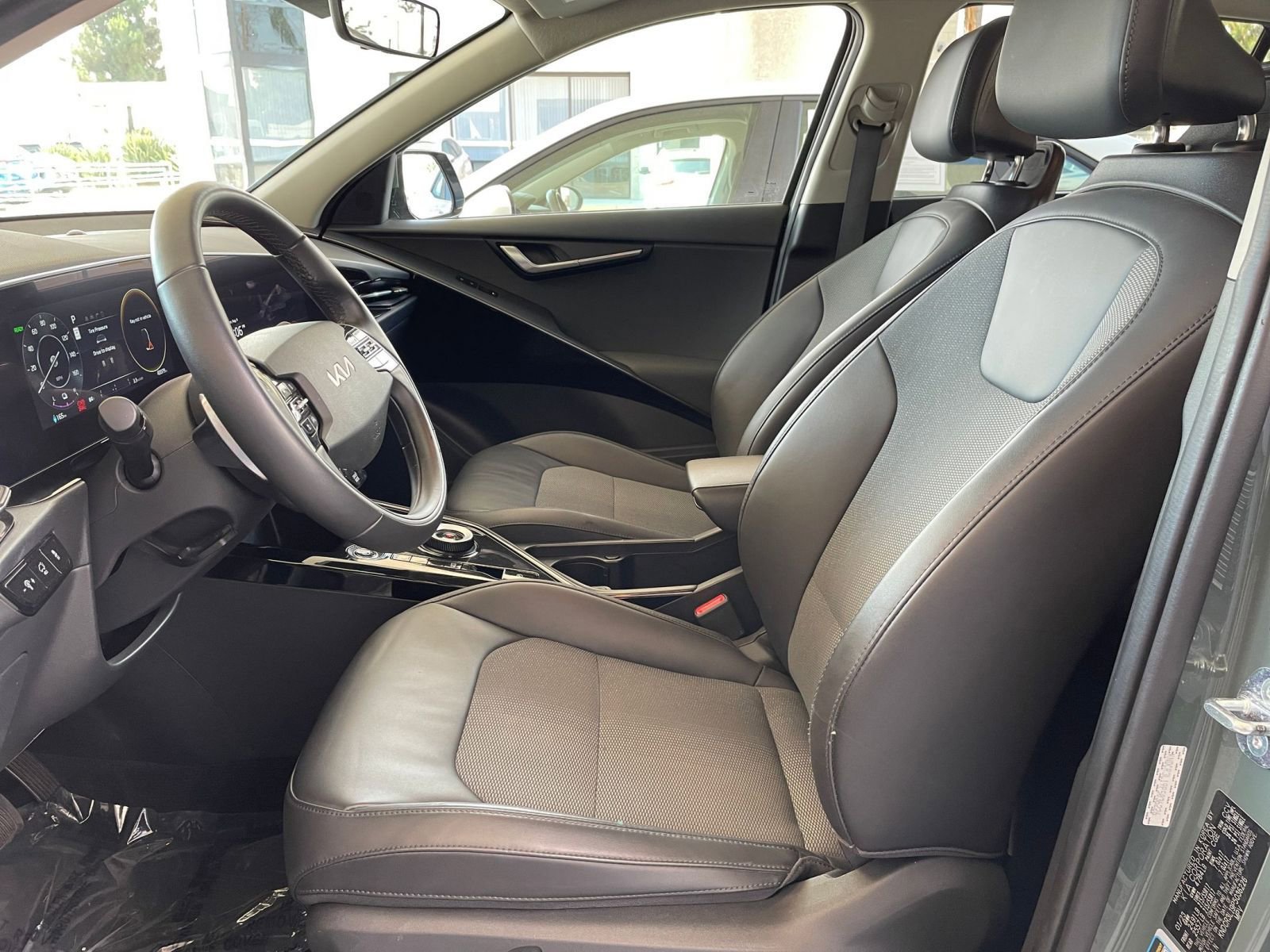 Thumbnail: 2023 Kia Niro - 30