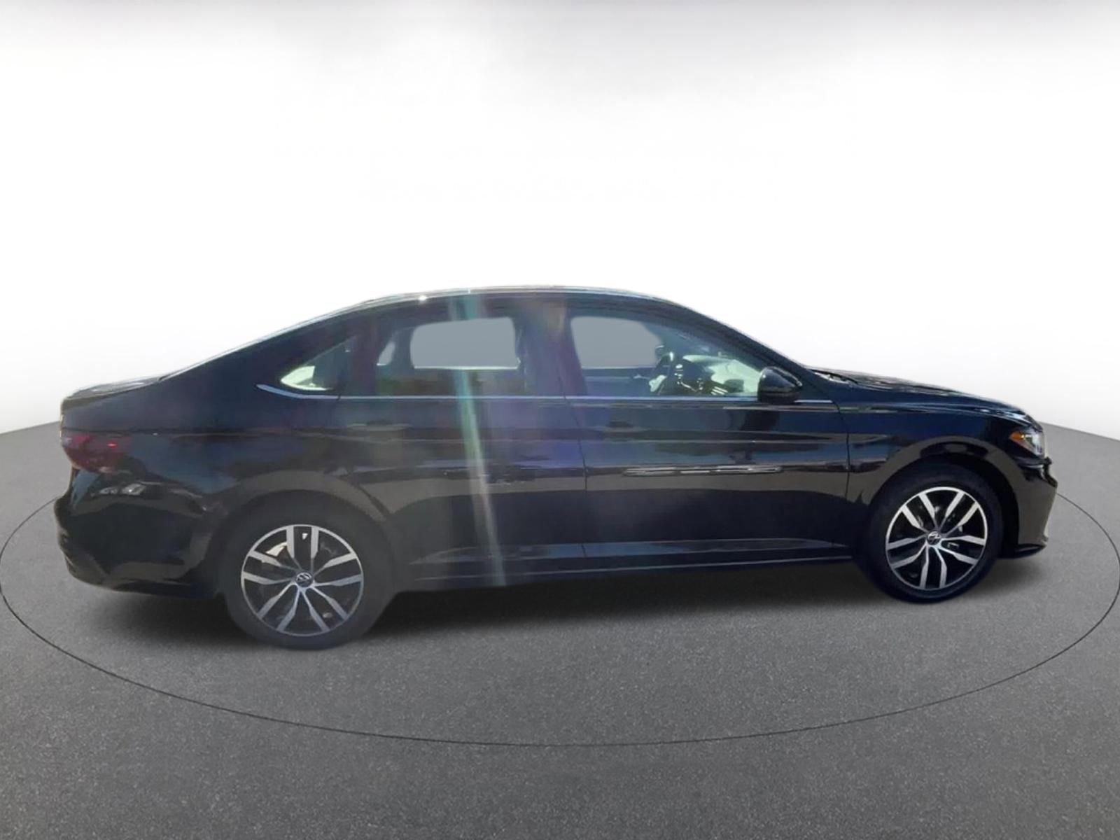 Thumbnail: 2025 Volkswagen Jetta - 9