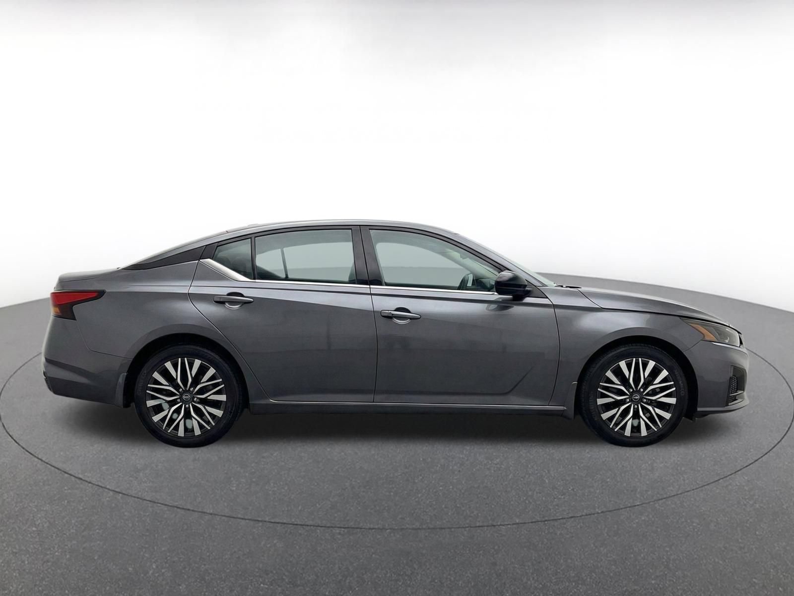 2025 Nissan Altima SV - Photo 9