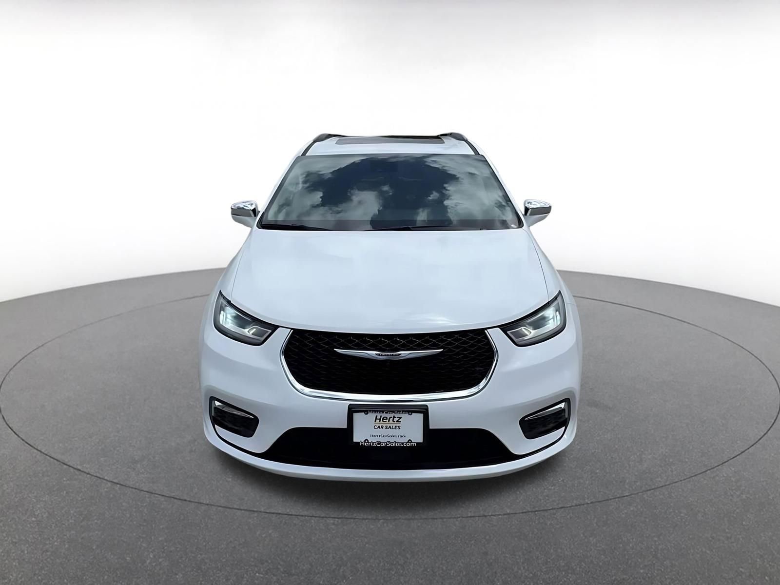 Thumbnail: 2022 Chrysler Pacifica - 4