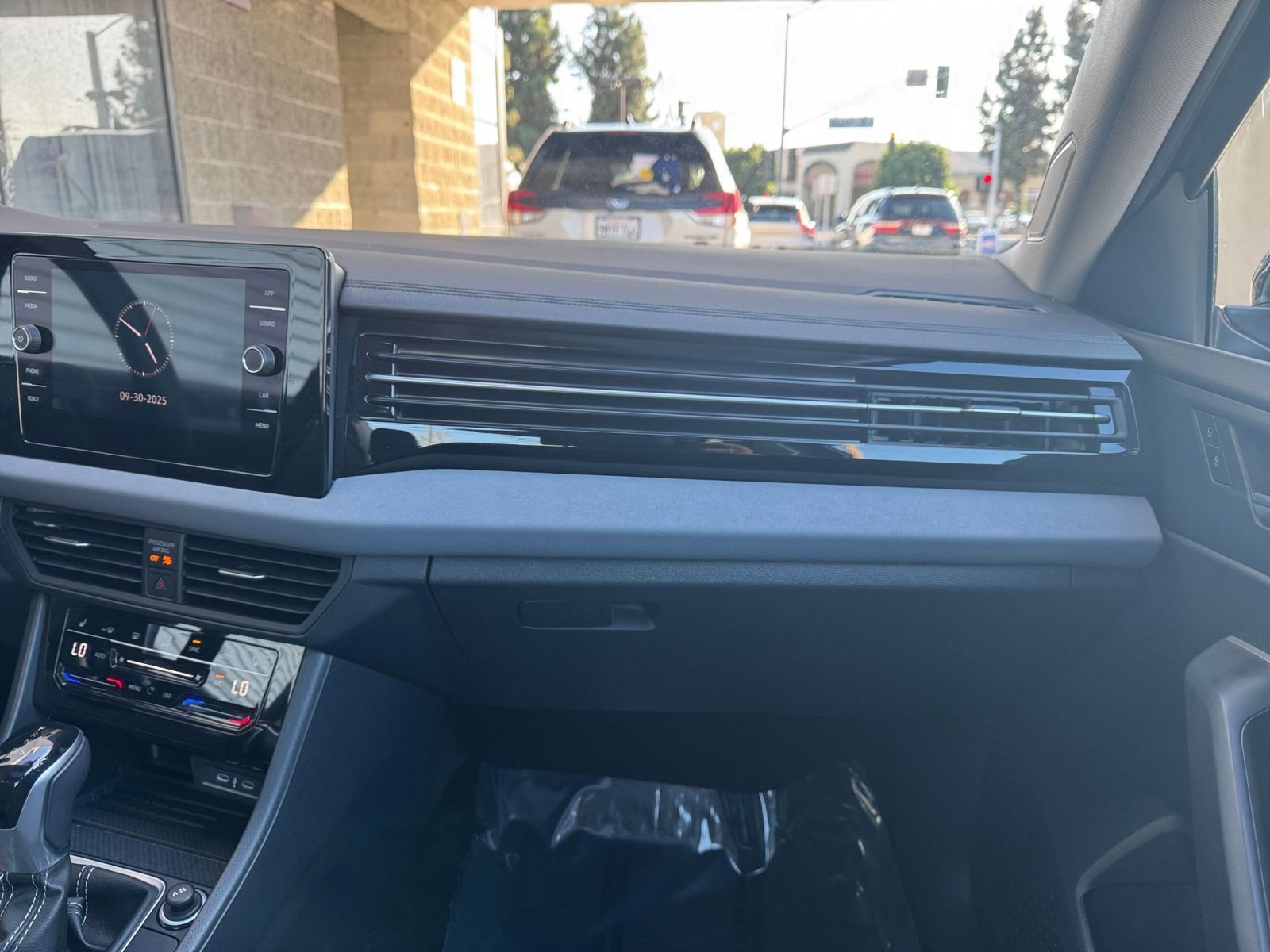 Thumbnail: 2025 Volkswagen Jetta - 34