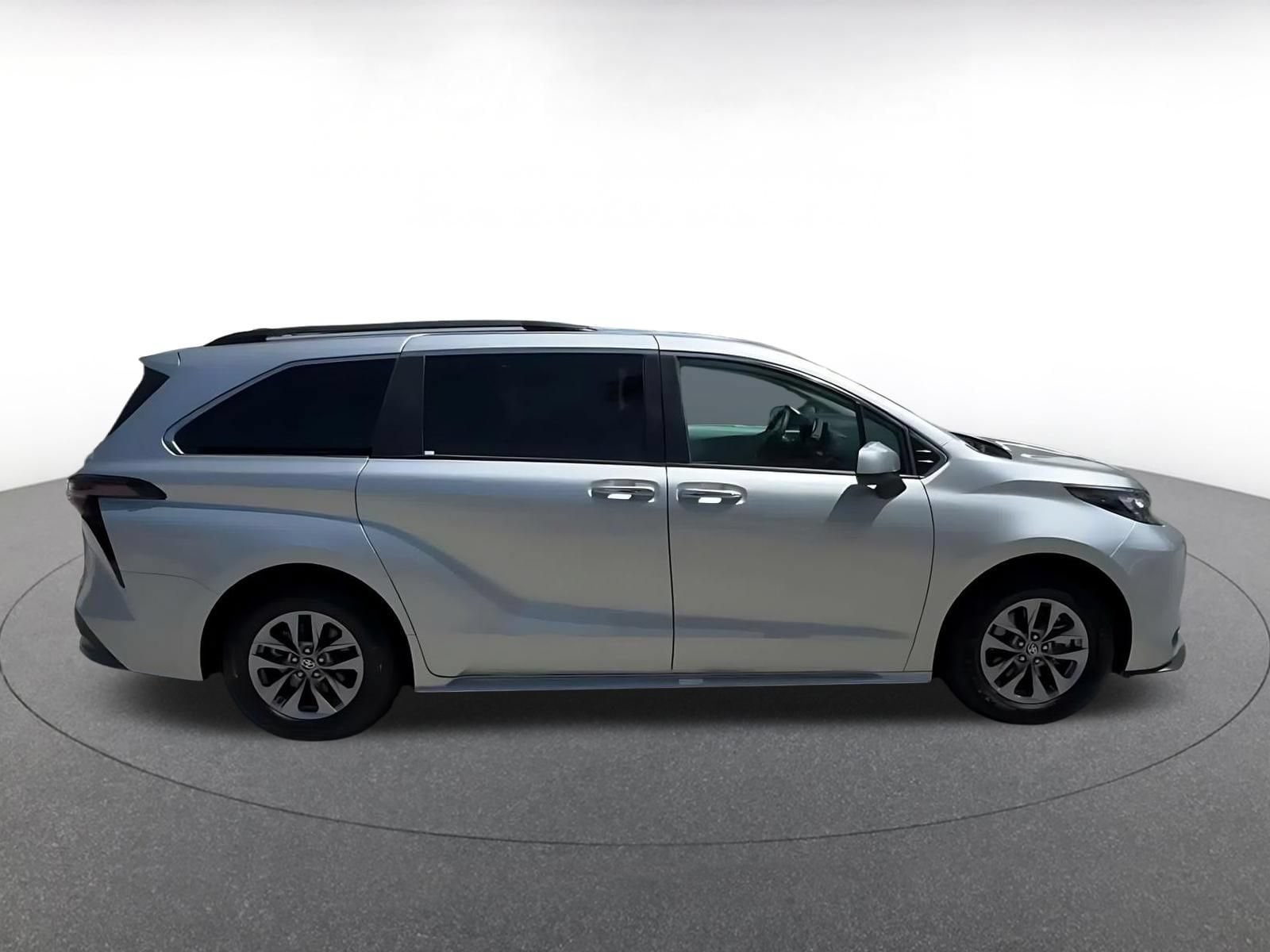 Thumbnail: 2025 Toyota Sienna - 15
