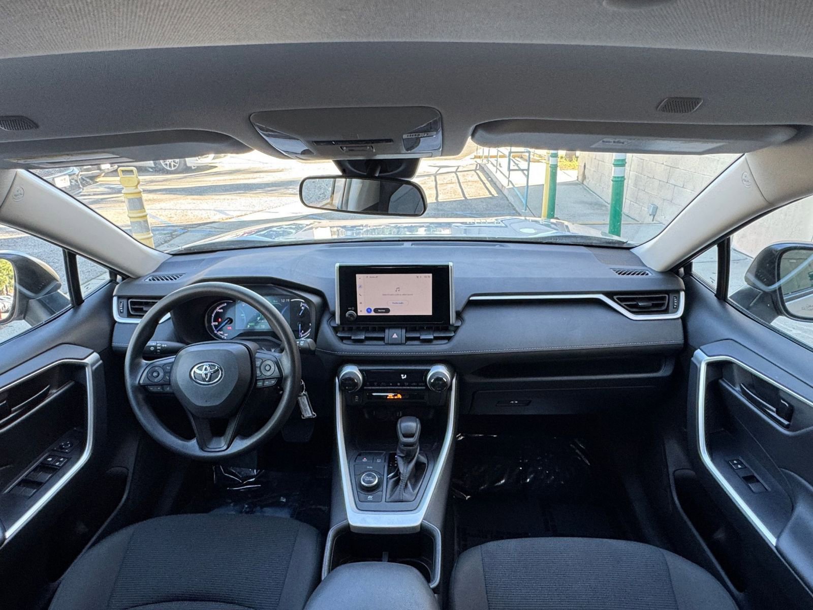 Thumbnail: 2025 Toyota RAV4 - 32