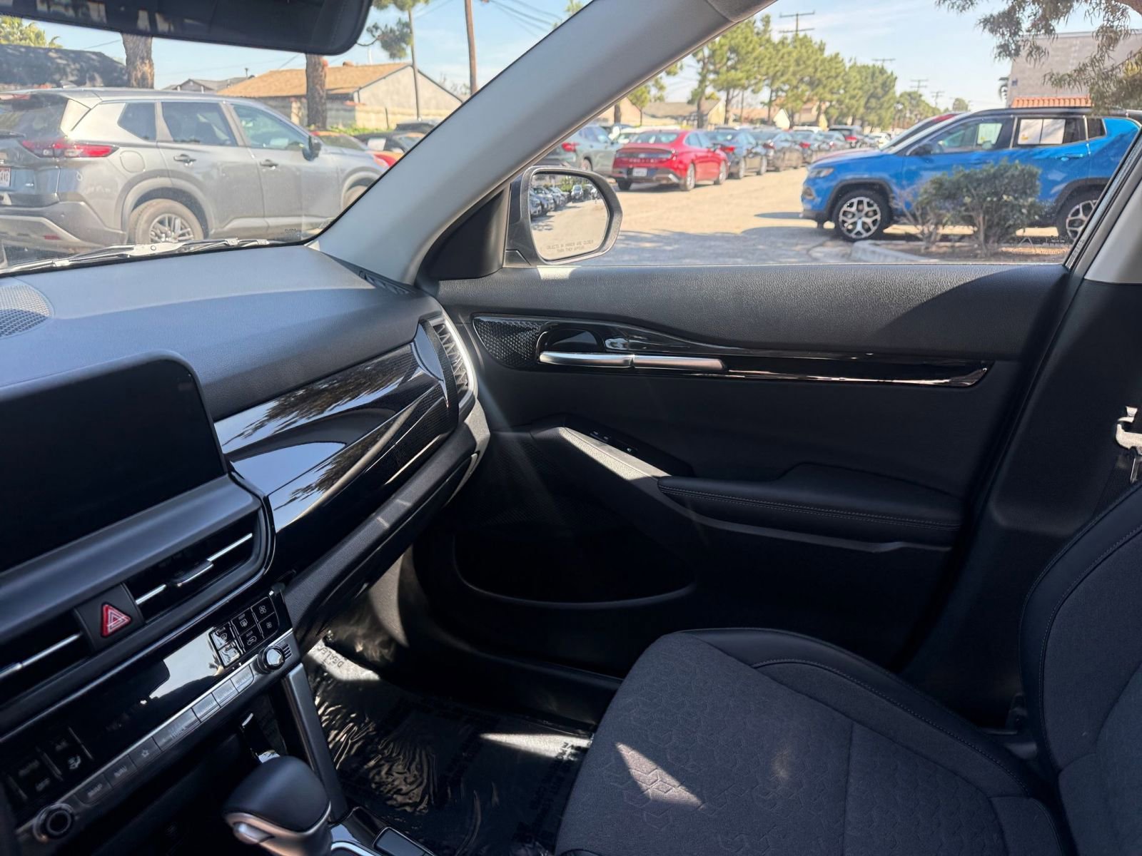 Thumbnail: 2025 Kia Seltos - 32