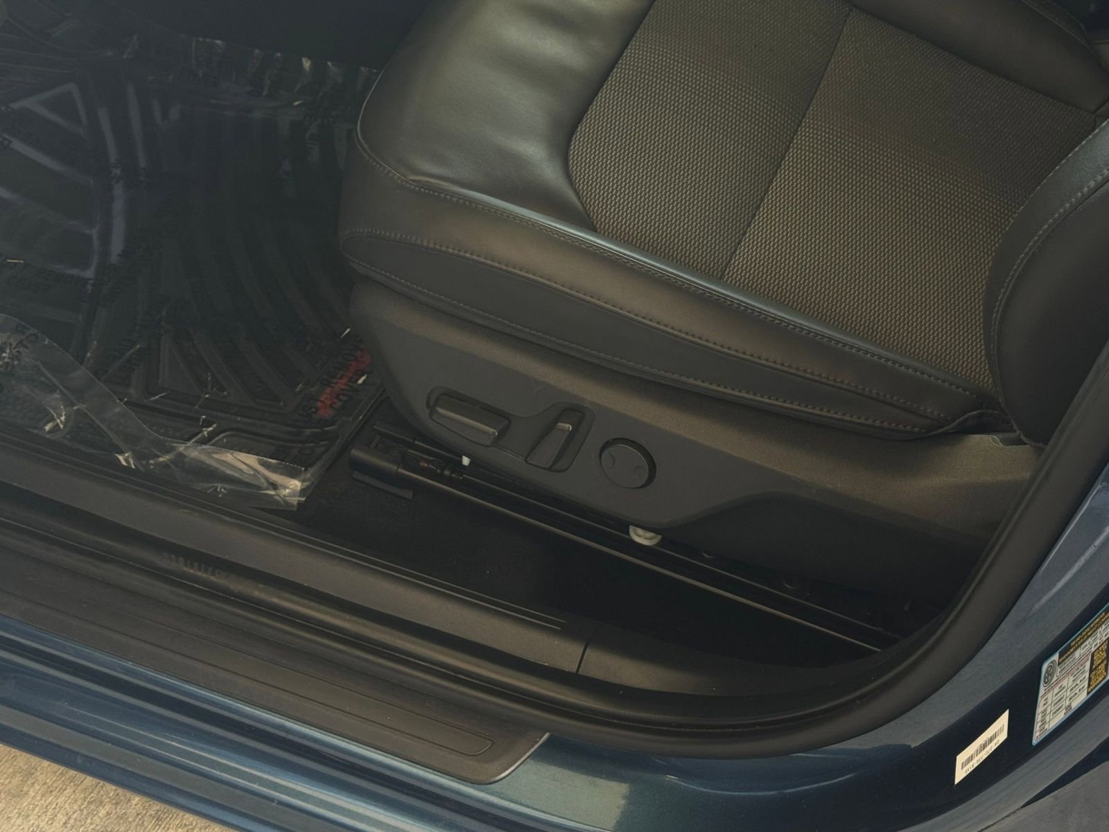 Thumbnail: 2023 Kia Niro - 27