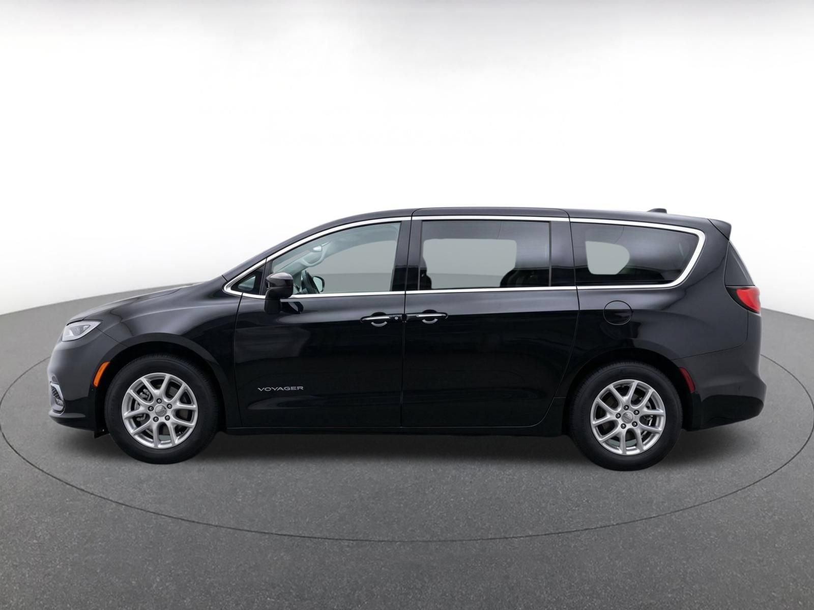 Thumbnail: 2024 Chrysler Voyager - 4