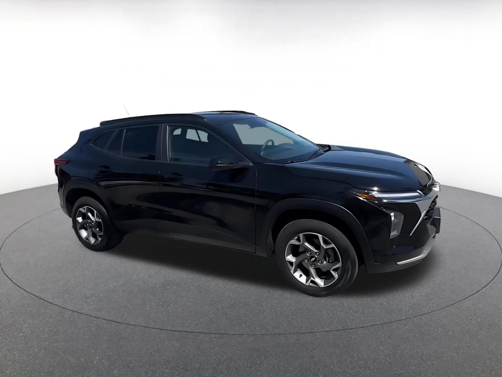 Thumbnail: 2025 Chevrolet Trax - 2