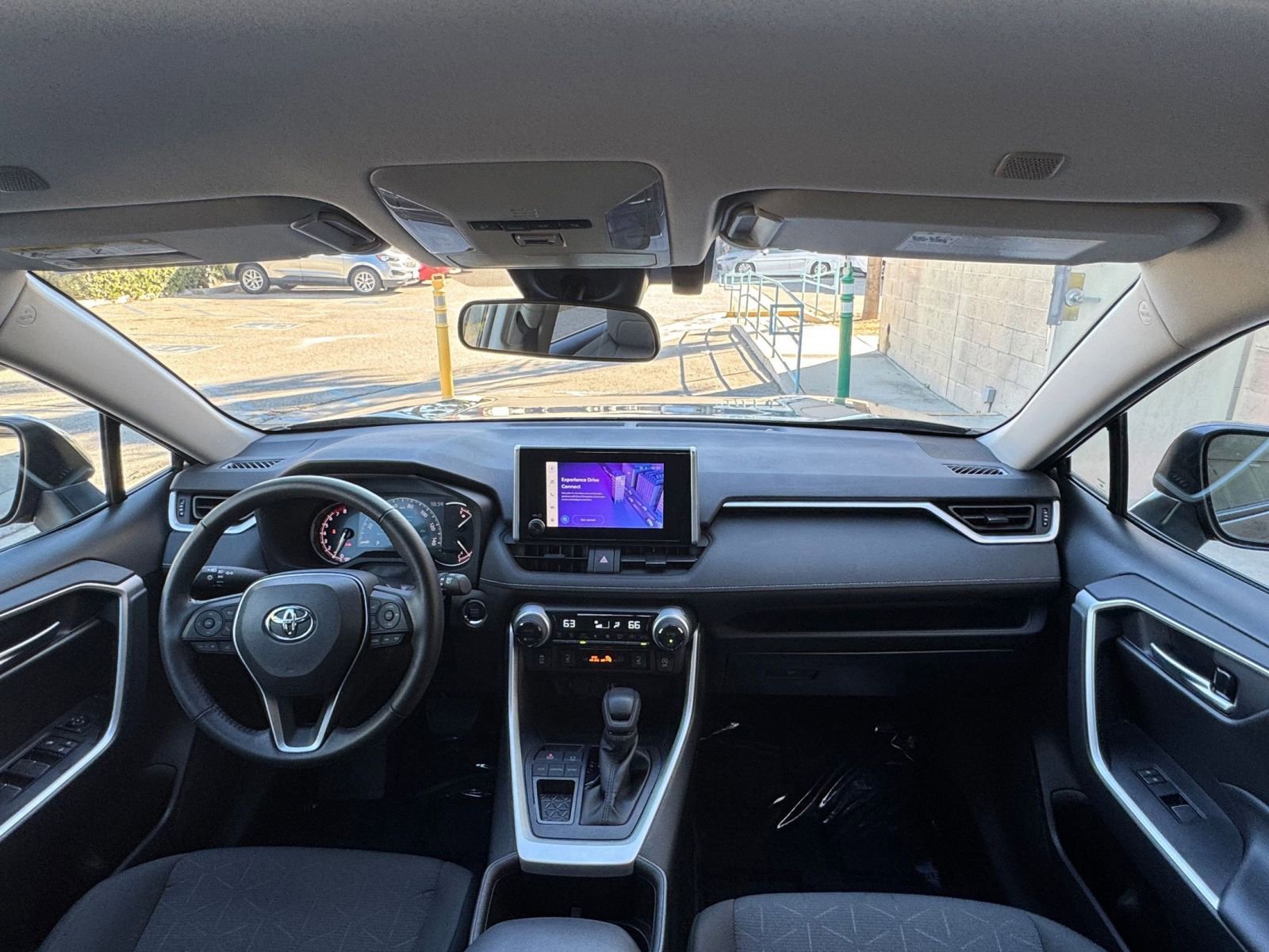 Thumbnail: 2025 Toyota RAV4 - 33