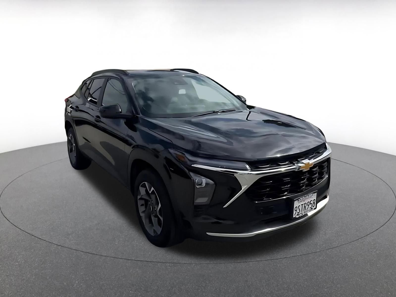 Thumbnail: 2025 Chevrolet Trax - 3