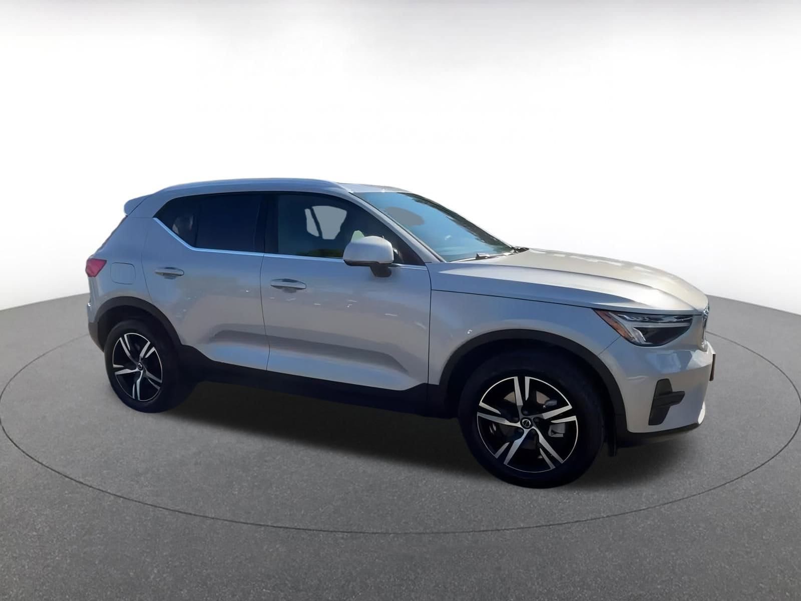 Thumbnail: 2024 Volvo XC40 - 2