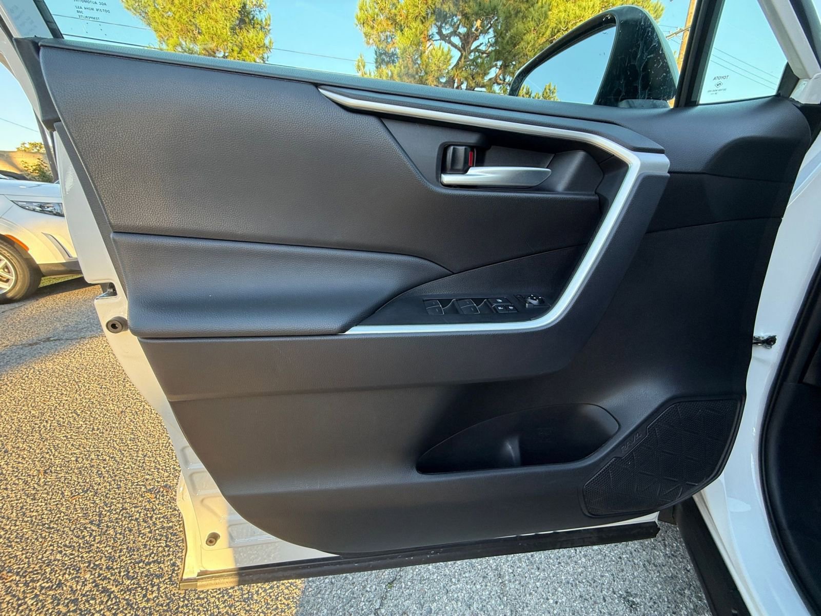 Thumbnail: 2025 Toyota RAV4 - 20