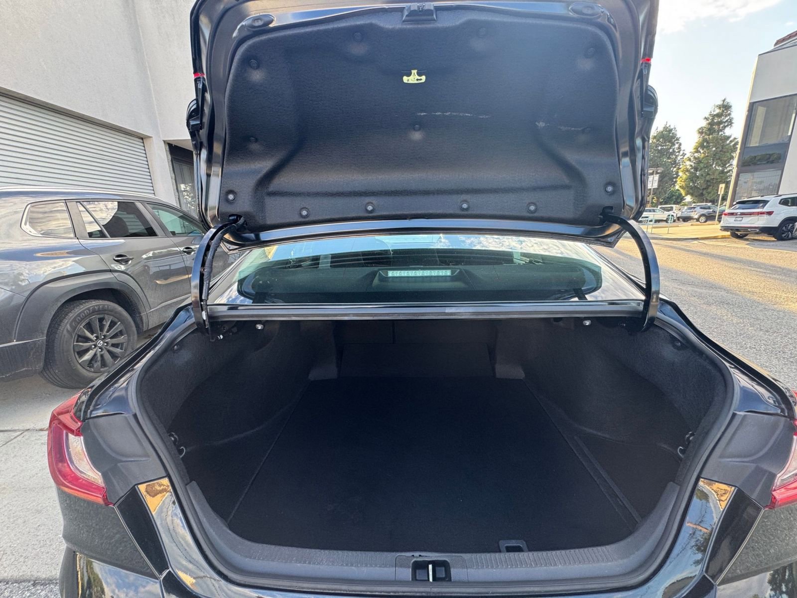 Thumbnail: 2025 Toyota Camry - 30