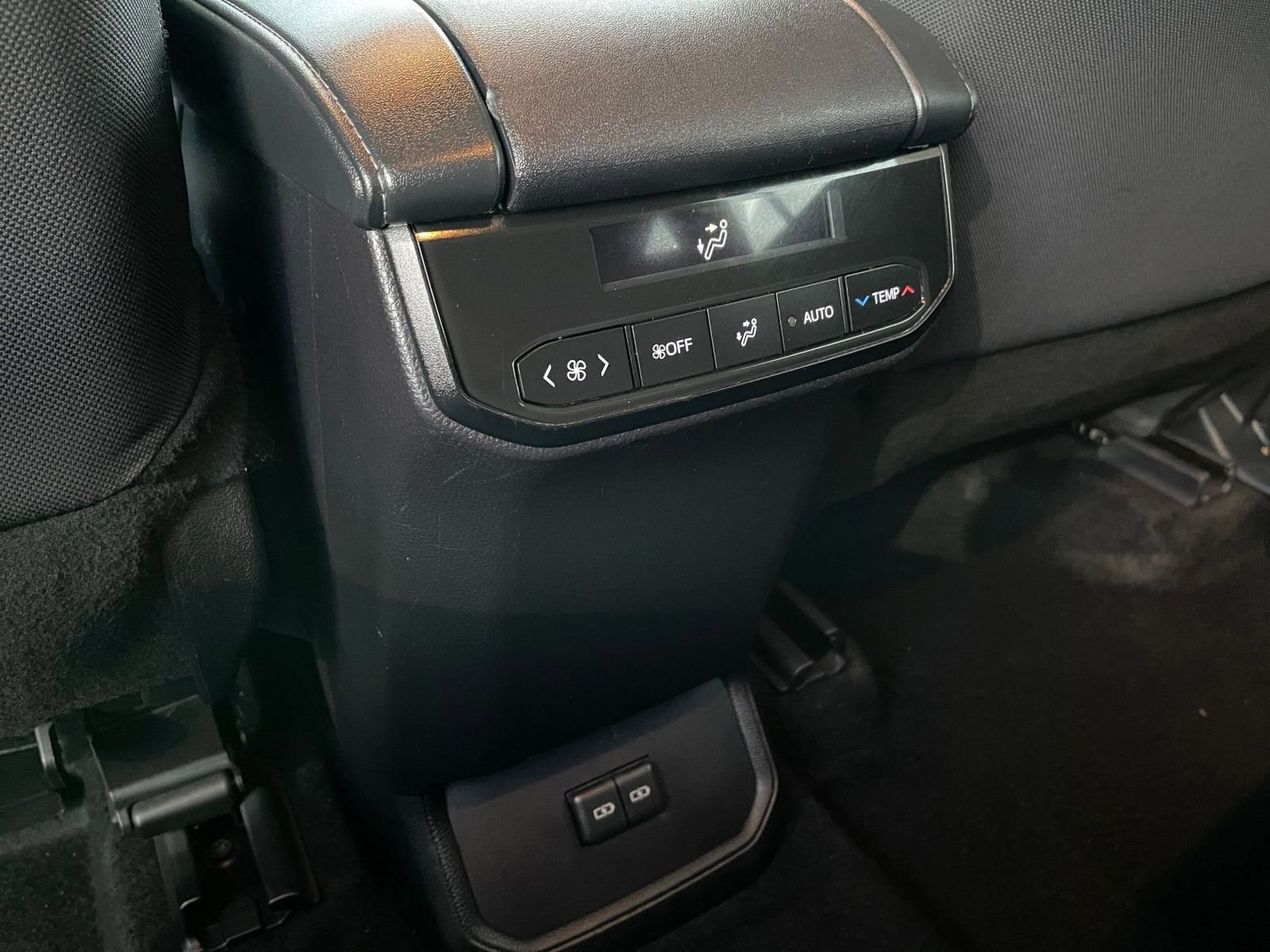 Thumbnail: 2025 Toyota Highlander - 25