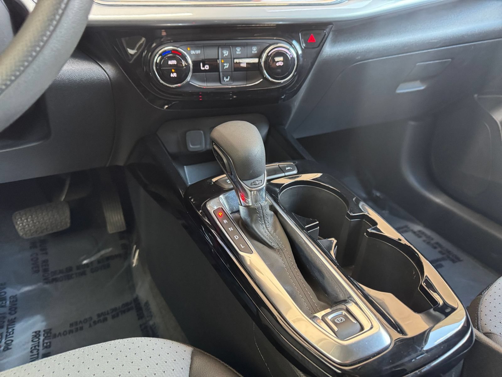 2025 Chevrolet Trax LT - Photo 40