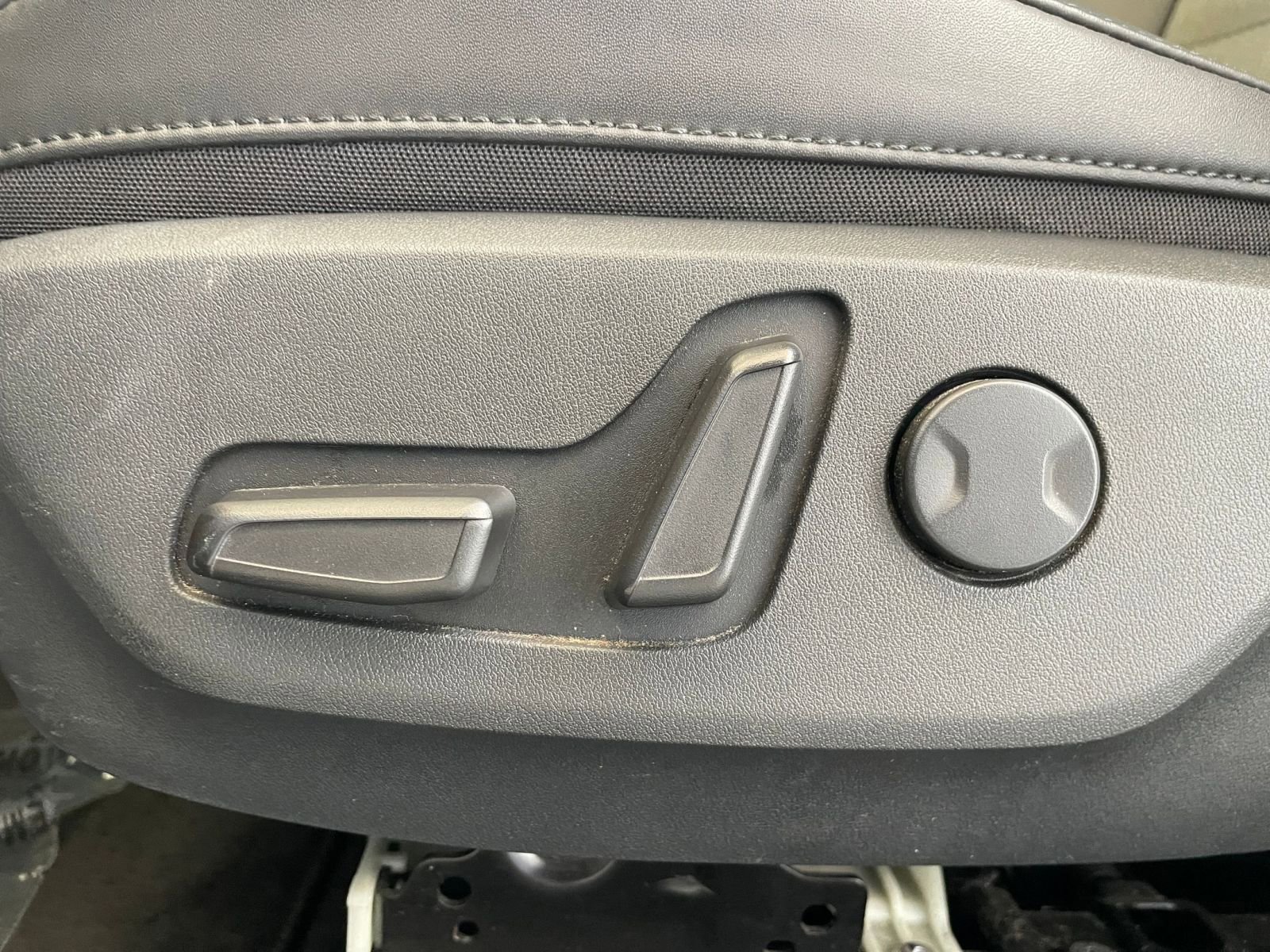 Thumbnail: 2023 Kia Niro - 27