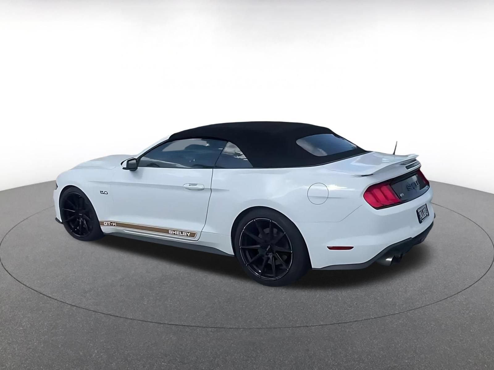 Thumbnail: 2022 Ford Mustang - 8