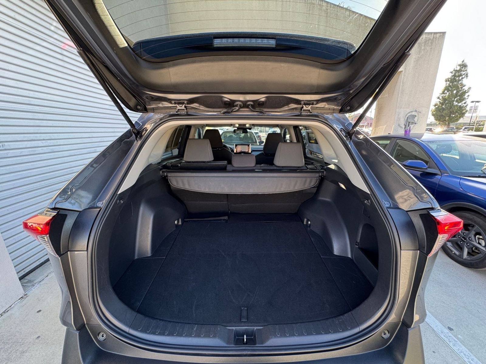 Thumbnail: 2025 Toyota RAV4 - 31